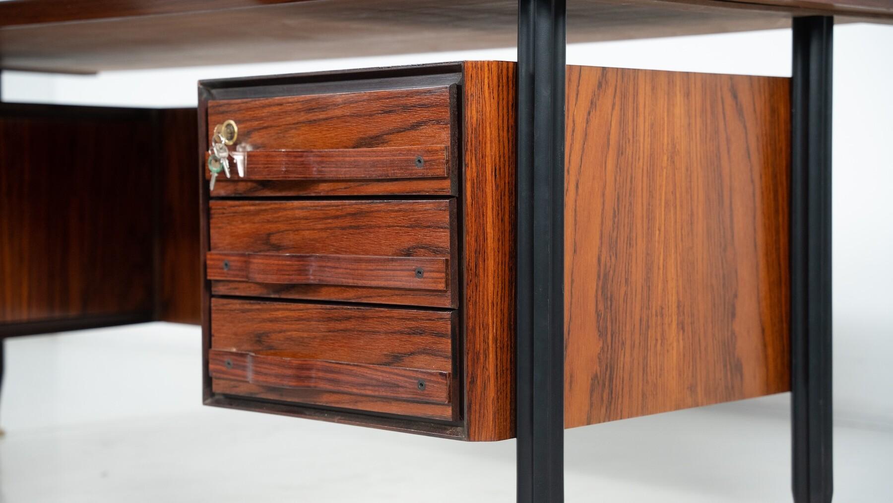 Mid-Century Modern Desk, Italy, 1960s For Sale 1