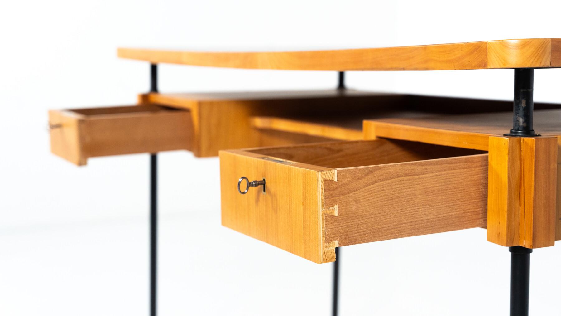 Mid-Century Modern Desk, Italy, 1960s For Sale 4