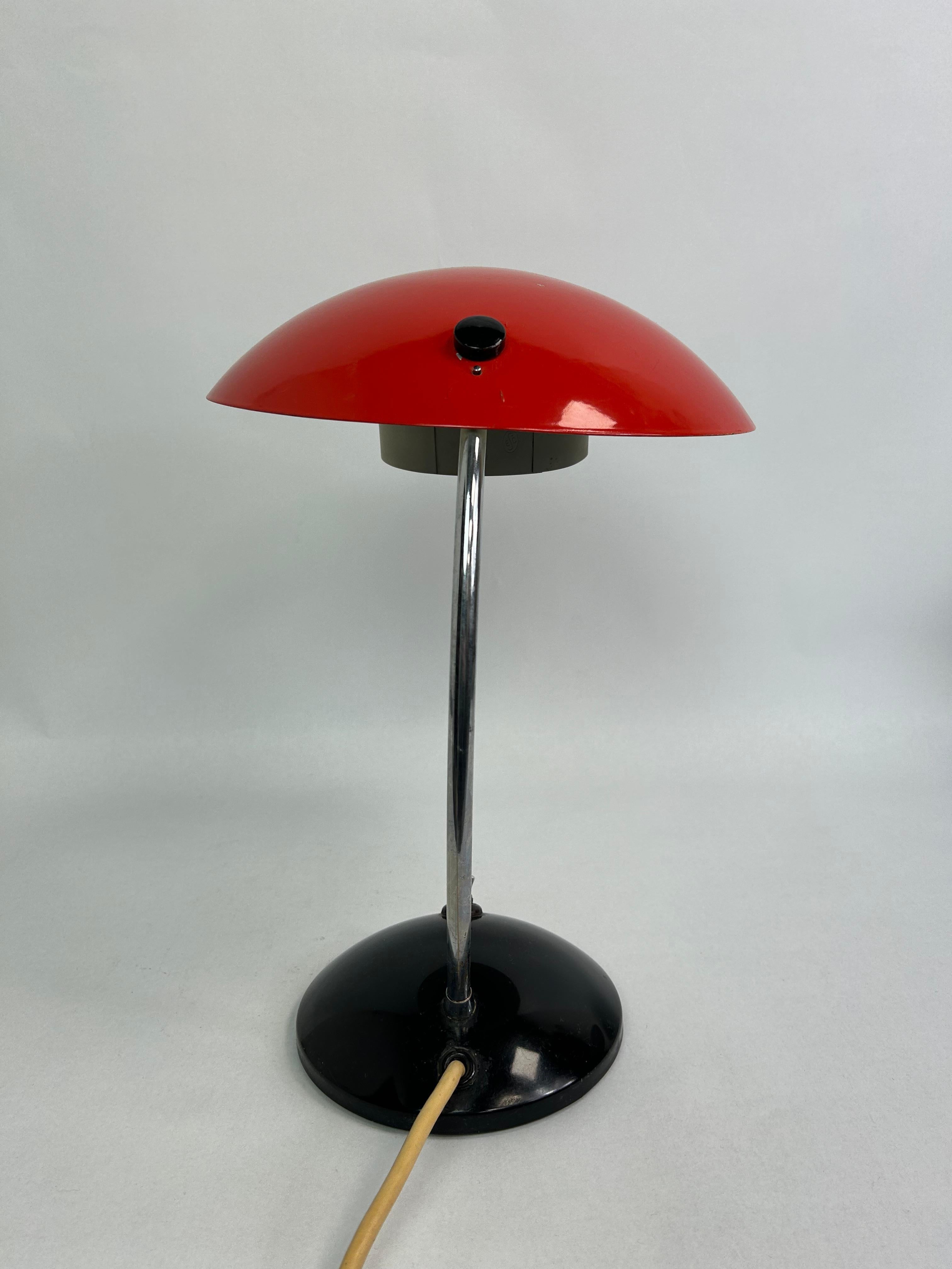 Mid-century modern desk lamp by Drukov In Good Condition For Sale In Banská Štiavnica, SK