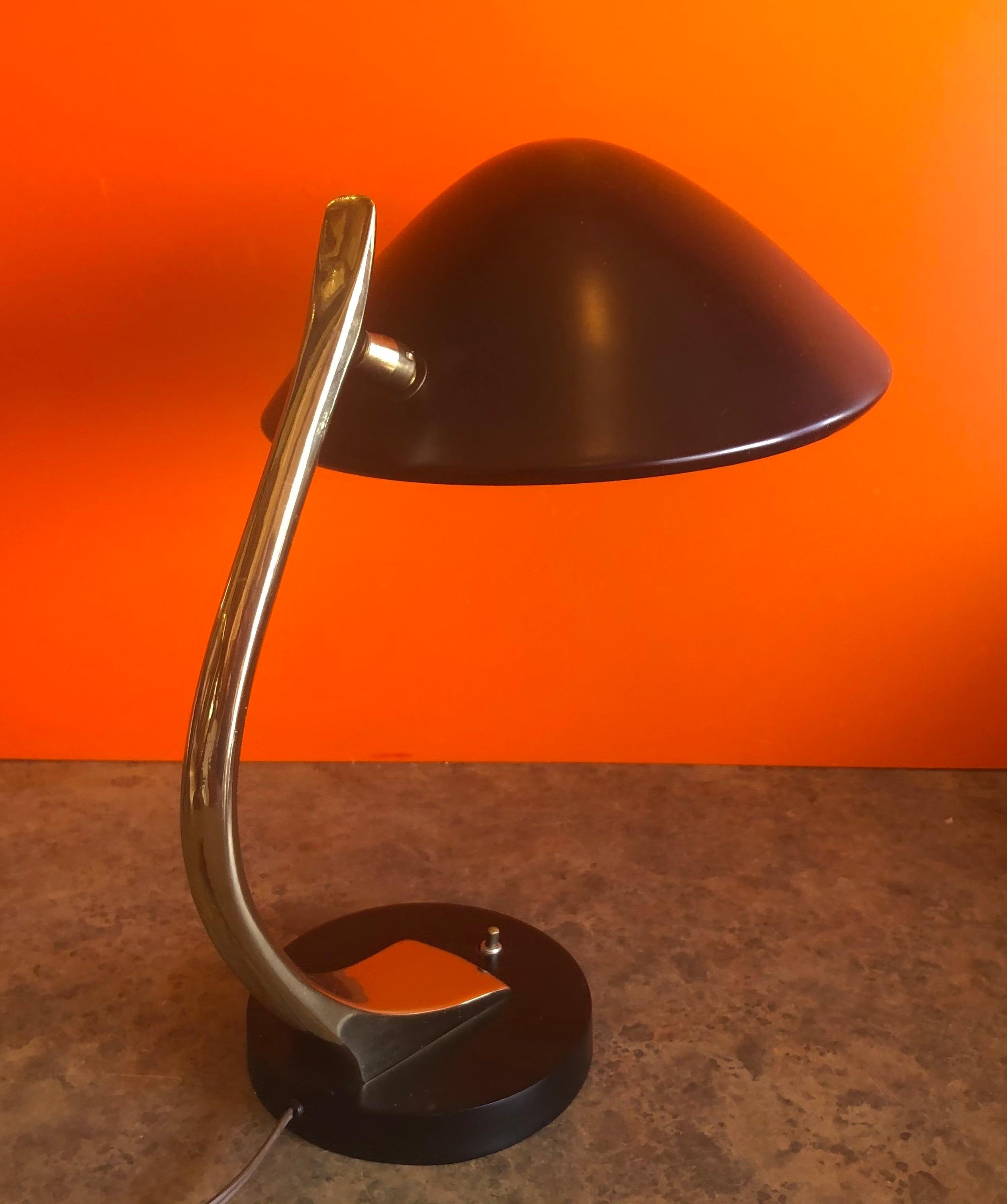 Mid-Century Modern Desk Lamp by Laurel Lamp Co. In Good Condition In San Diego, CA