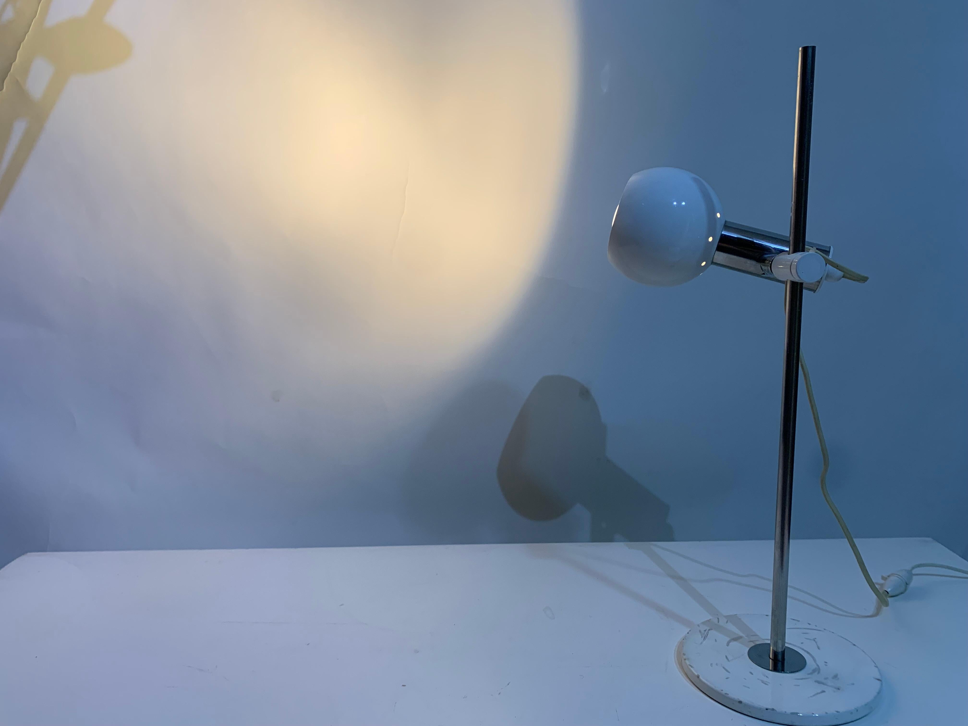 Mid- century Modern Desk Lamp For Sale 3