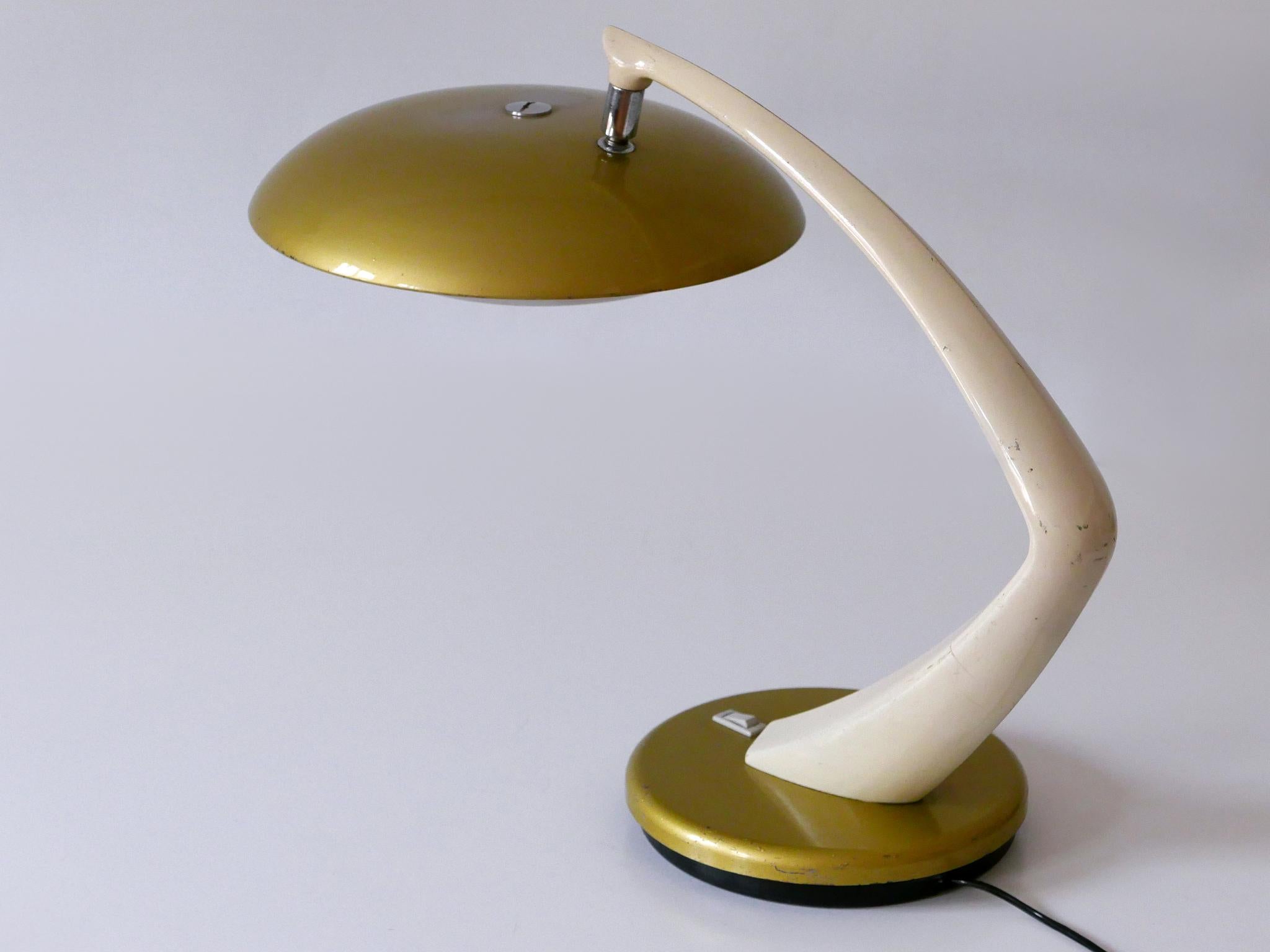 Moderne Schreibtisch- oder Tischlampe aus der Mitte des Jahrhunderts „Boomerang 64“ von Fase Spain 1960er Jahre (Emailliert) im Angebot