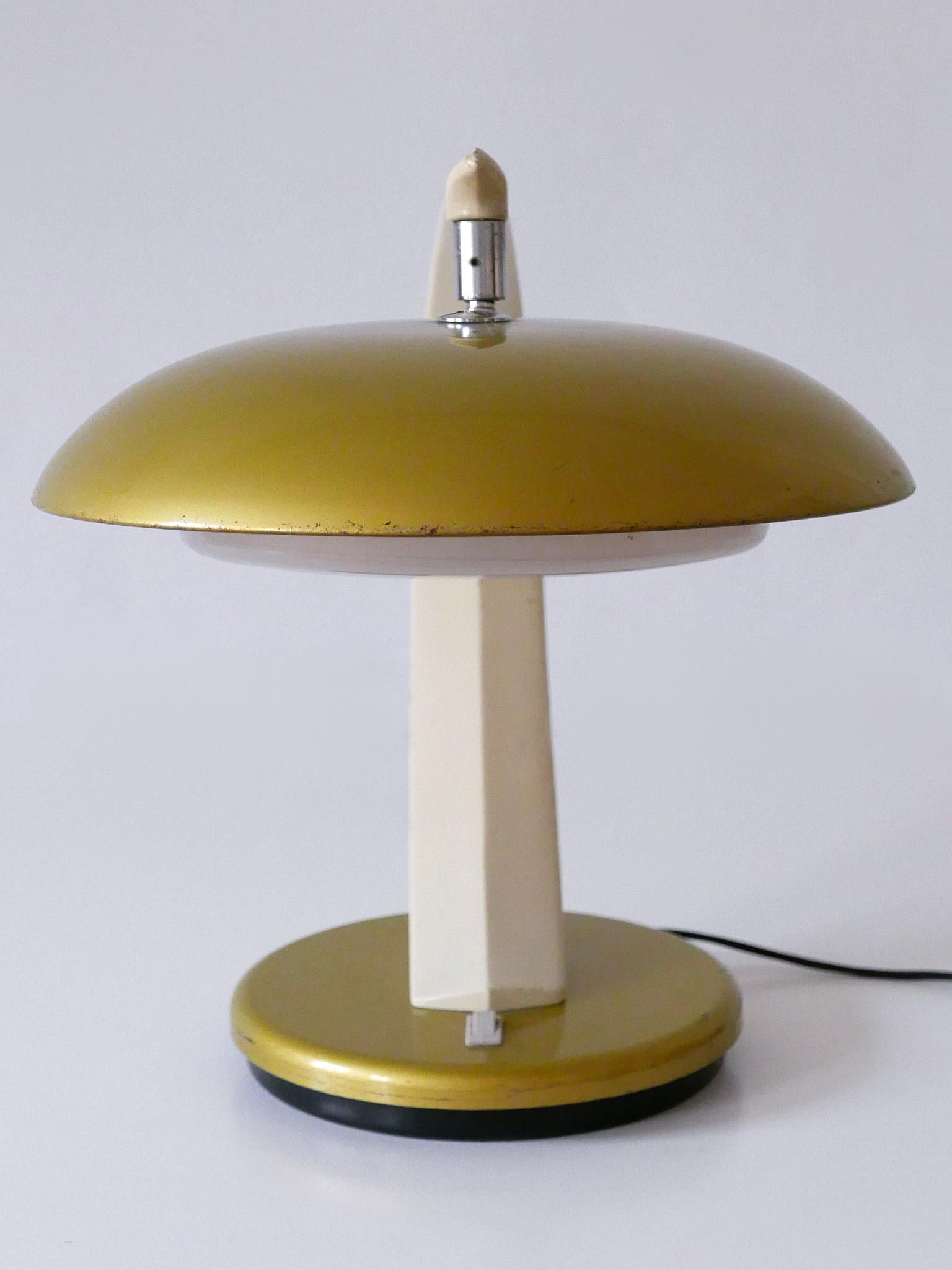 Moderne Schreibtisch- oder Tischlampe aus der Mitte des Jahrhunderts „Boomerang 64“ von Fase Spain 1960er Jahre (Lucite) im Angebot