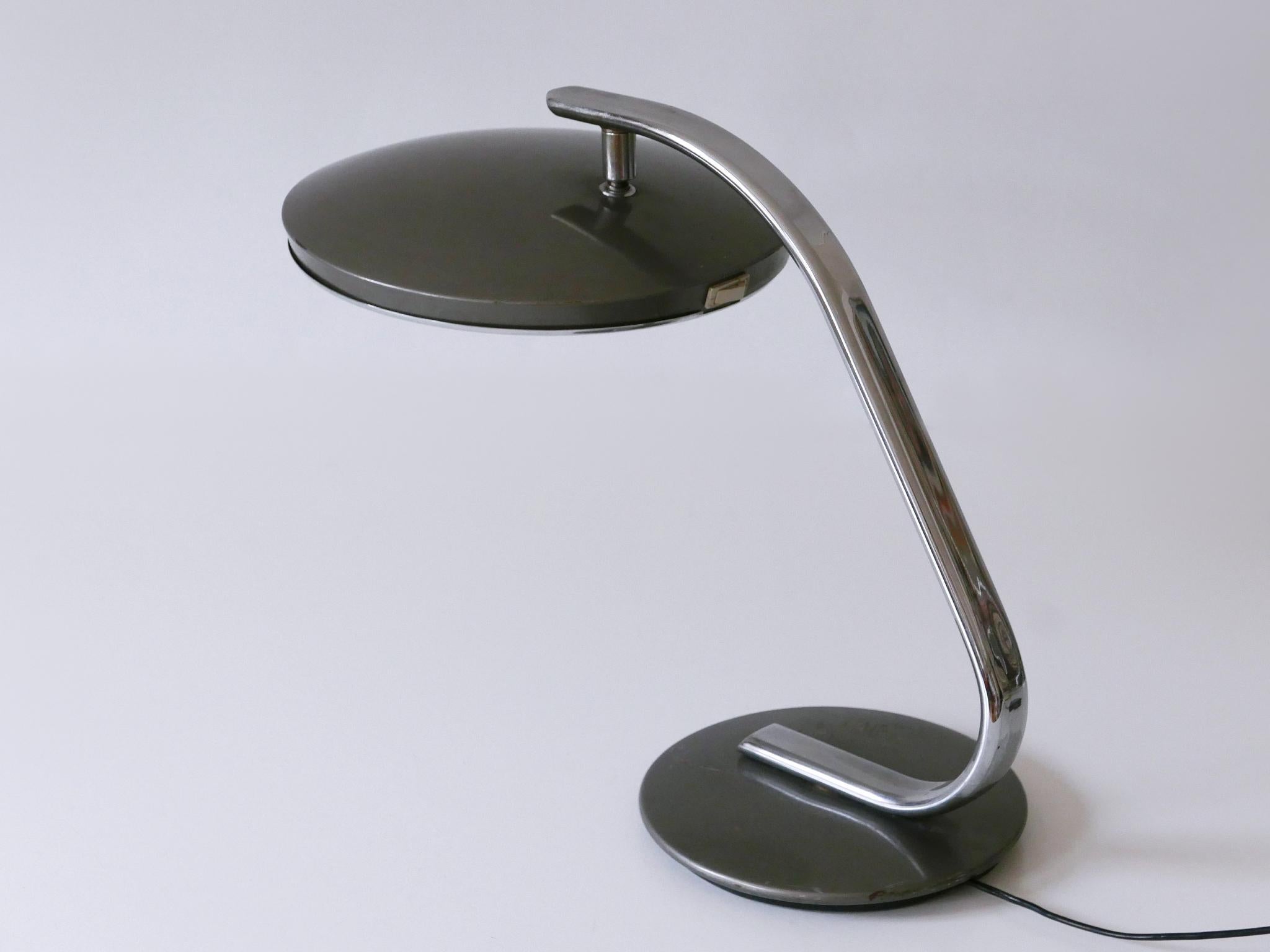 Enameled Mid Century Modern Desk Light or Table Lamp 'Boomerang' by Fase Spain 1960s For Sale