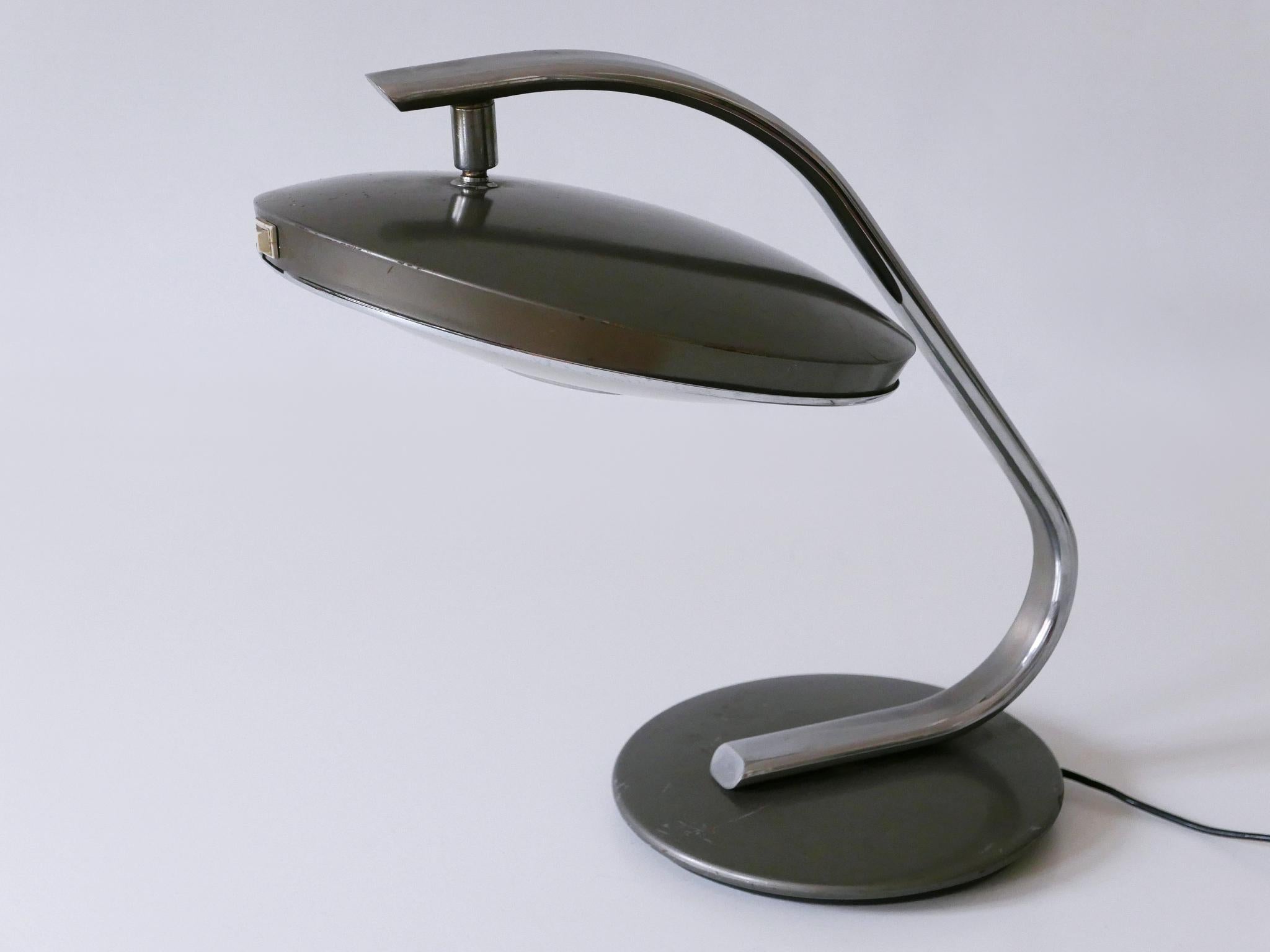 Mid Century Modern Desk Light or Table Lamp 'Boomerang' by Fase Spain 1960s In Good Condition For Sale In Munich, DE
