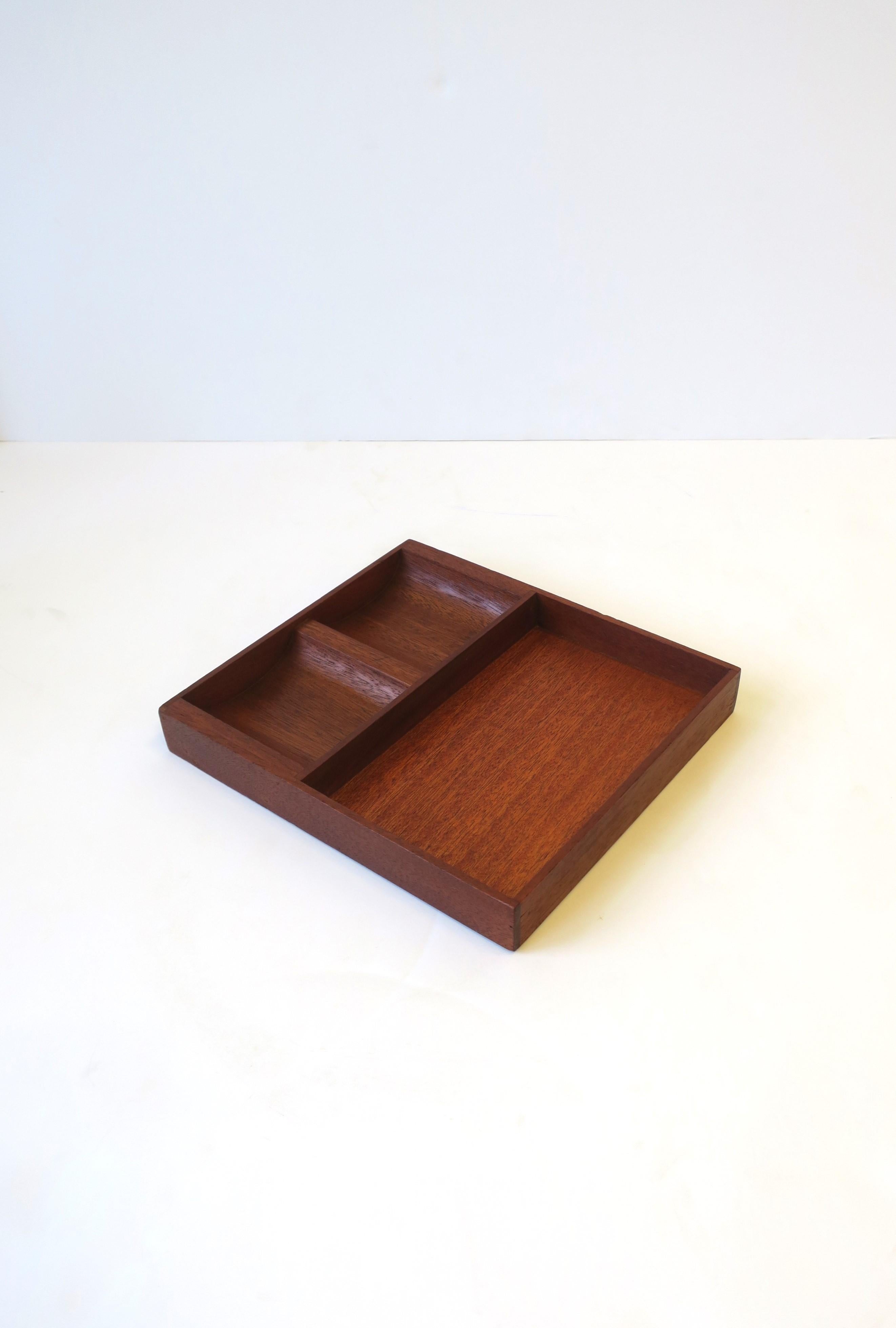A Mid-Century Modern period or Minimalist style desk or vanity teak wood tray organizer. Piece has three compartment and can work well on a desk or on a vanity, nightstand table, walk-in-closet, etc., for jewelry and more, as demonstrated in images.