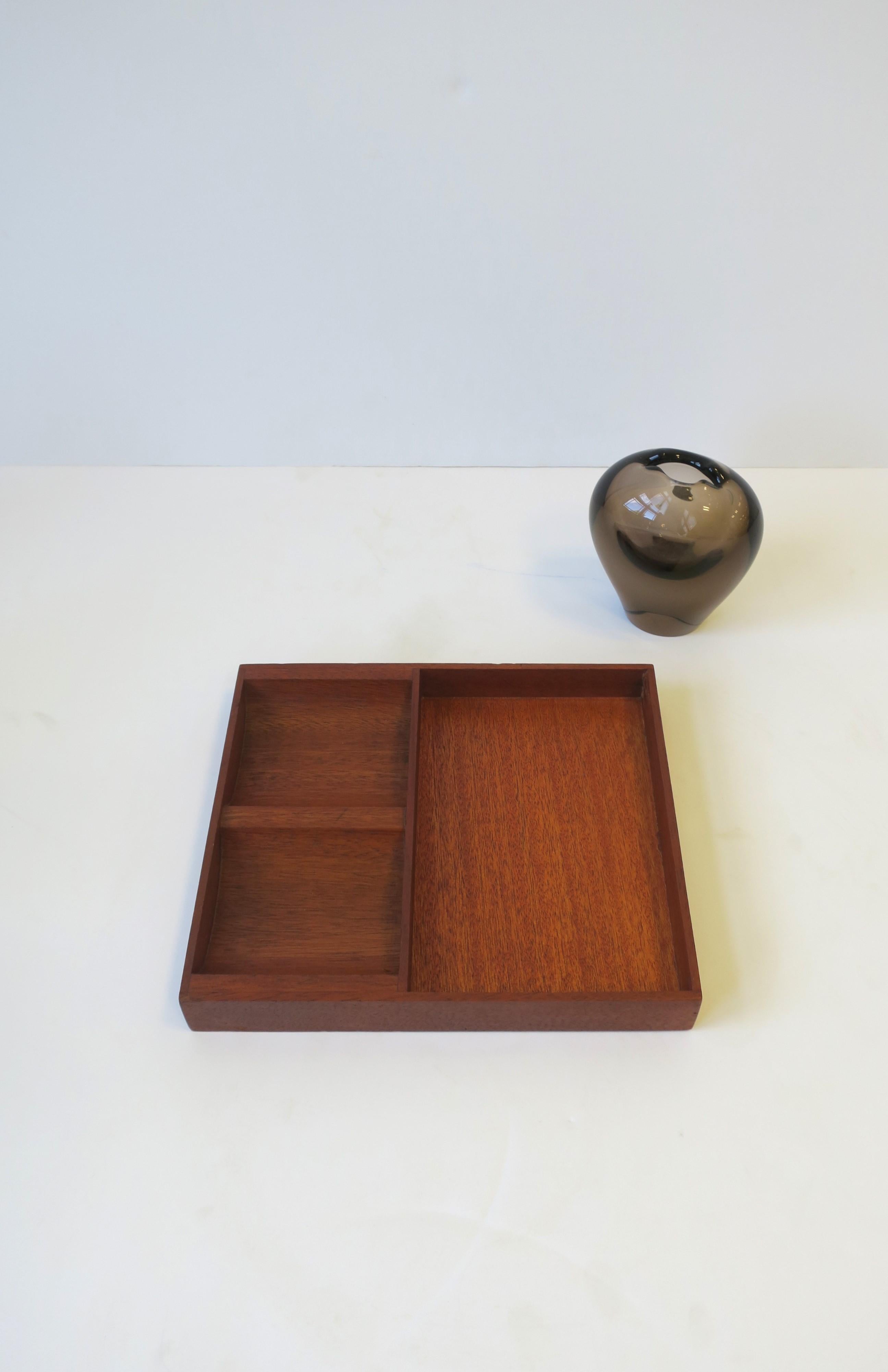 20th Century Midcentury Modern Minimalist Desk or Vanity Tray Organizer Vide-Poche For Sale