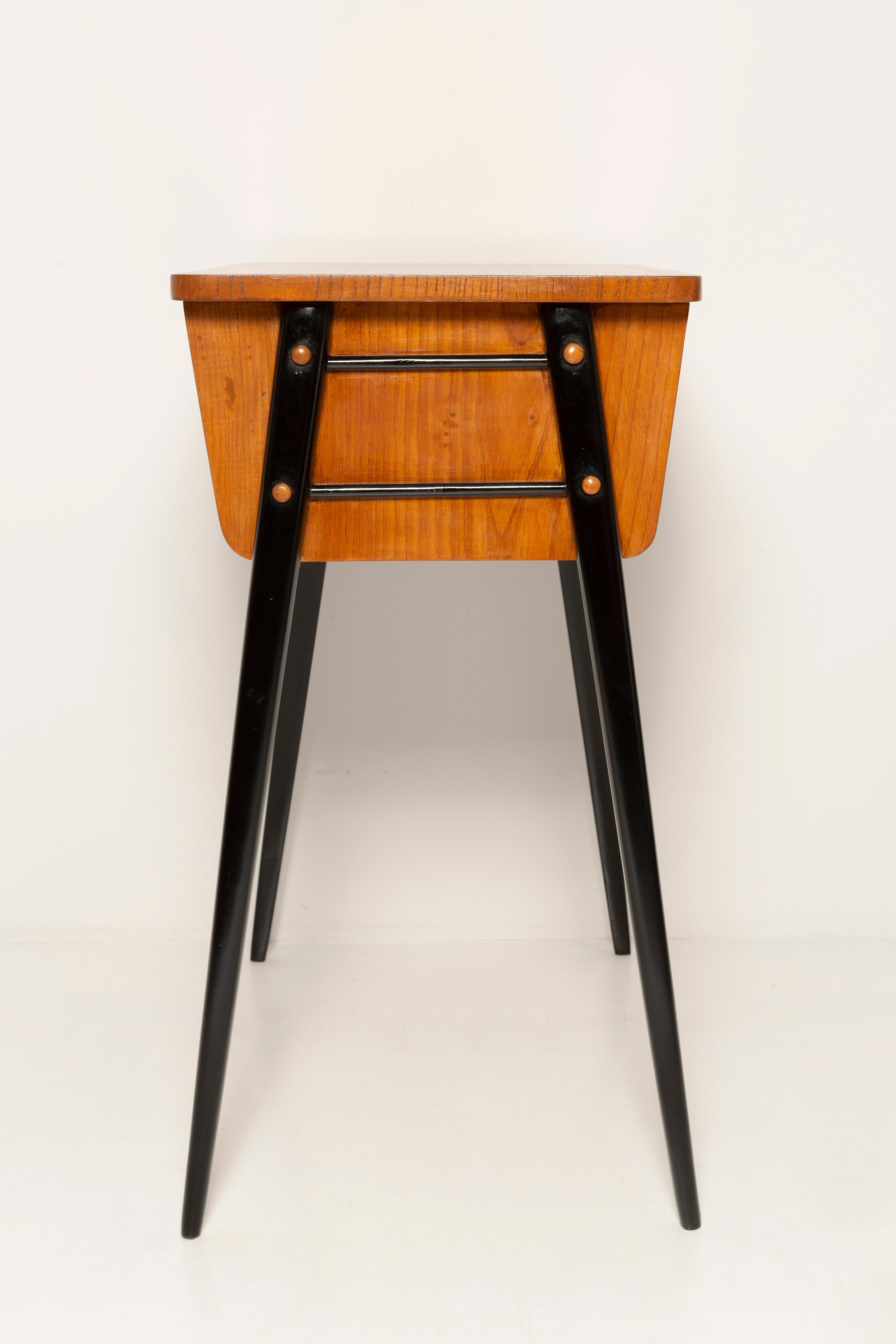 Table de bureau moderne du milieu du siècle dernier, vintage, Art déco, Europe, Pologne, années 1960 en vente 4
