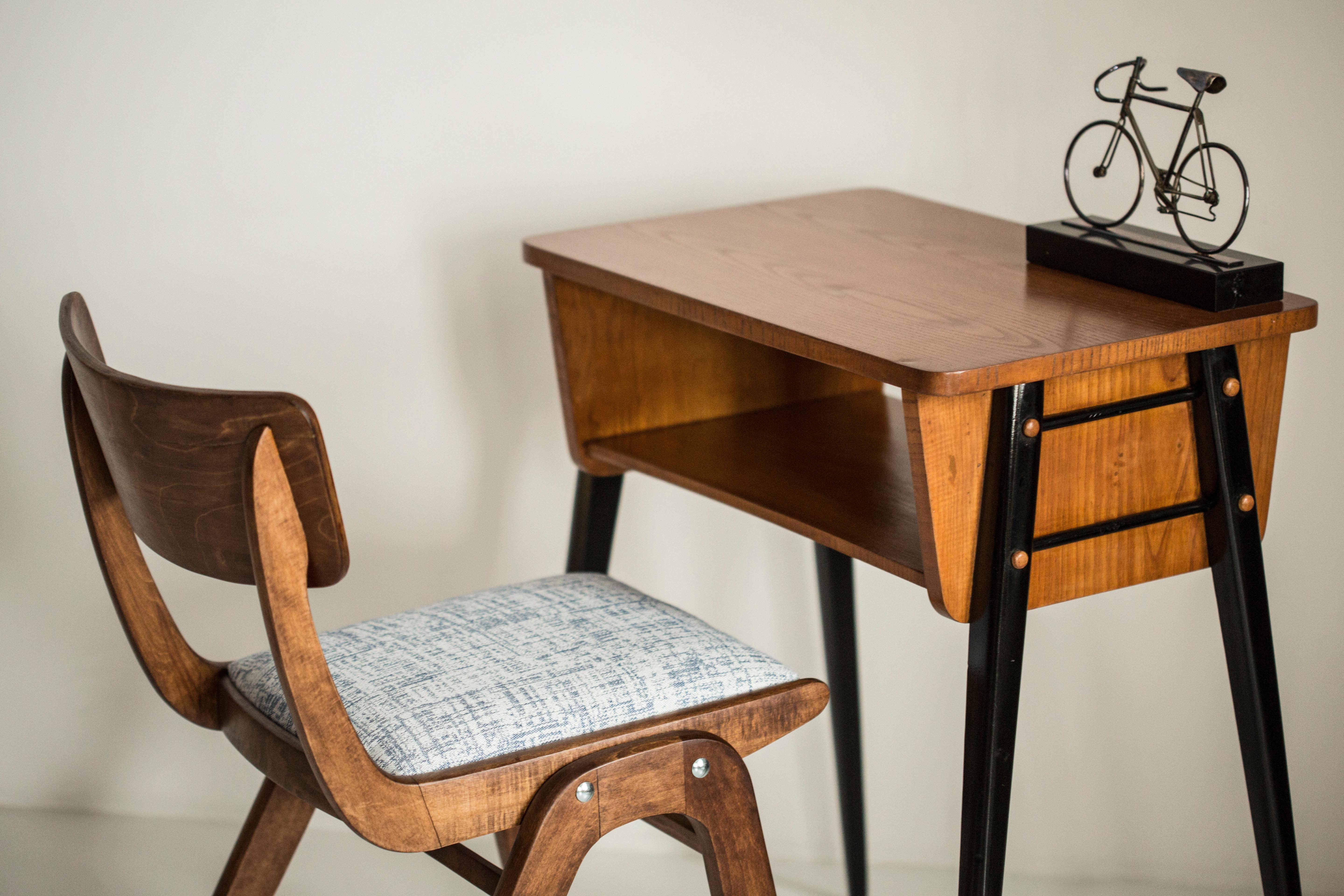 Mid-Century Modern Desk Table, Vintage, Art Deco, Europe, Poland, 1960s In Excellent Condition For Sale In 05-080 Hornowek, PL