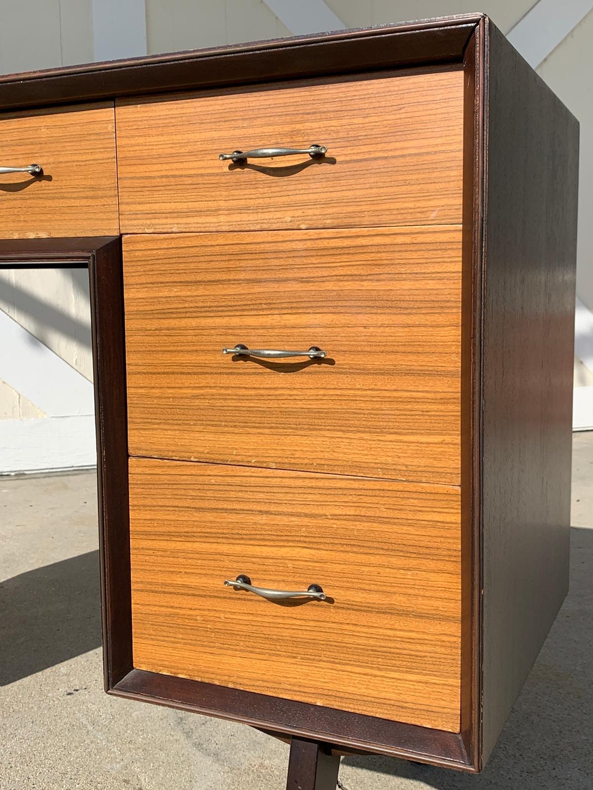 Mid-Century Modern Desk with 7 Drawers 10