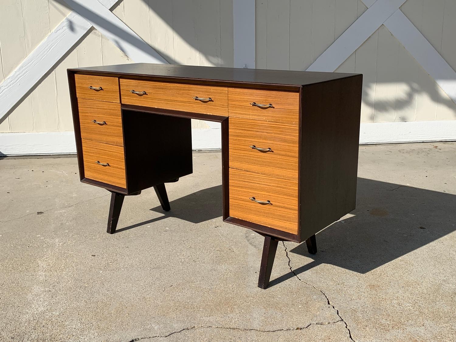 American Mid-Century Modern Desk with 7 Drawers