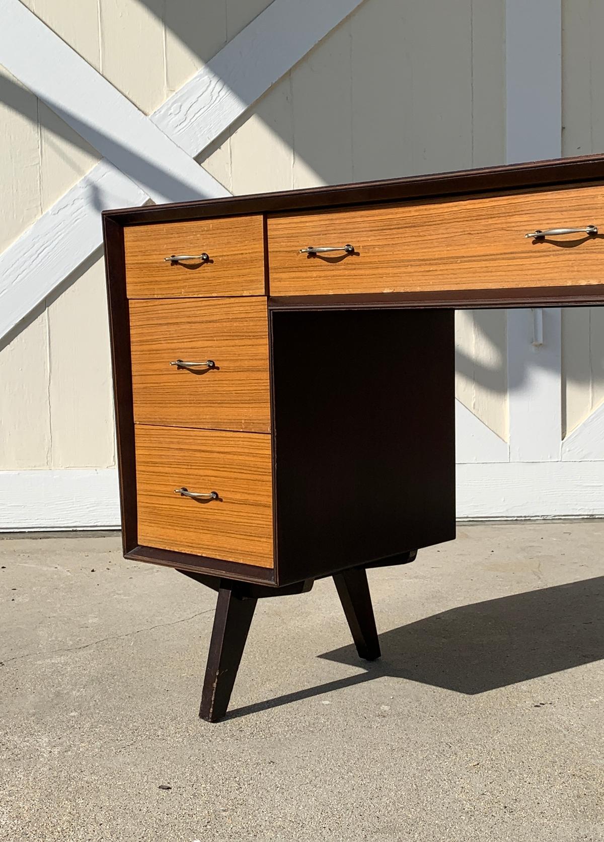 Mid-Century Modern Desk with 7 Drawers 1