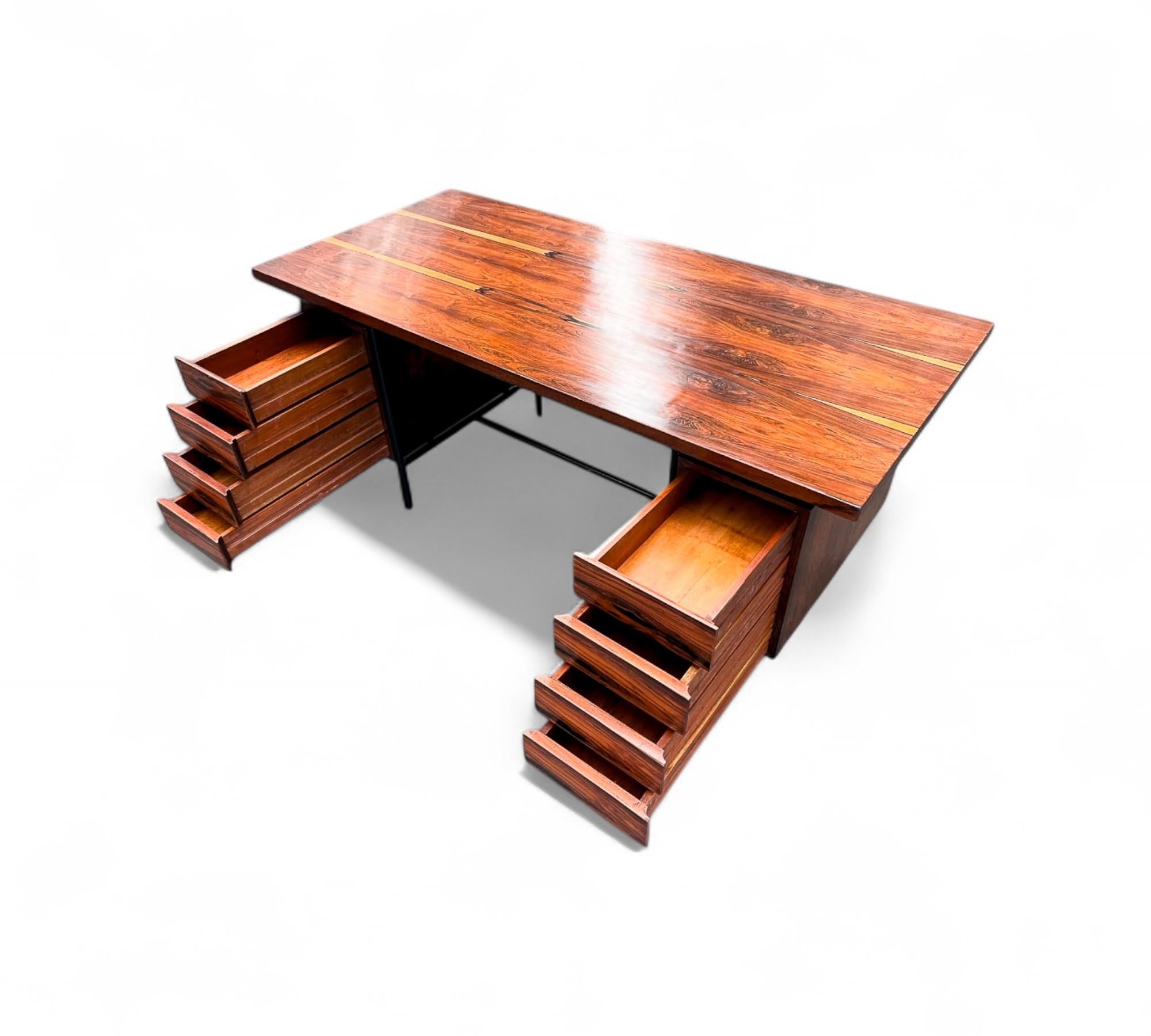 Bureau moderne du milieu du siècle avec 6 tiroirs en bois de feuillus et fer, Geraldo de Barros en vente 3