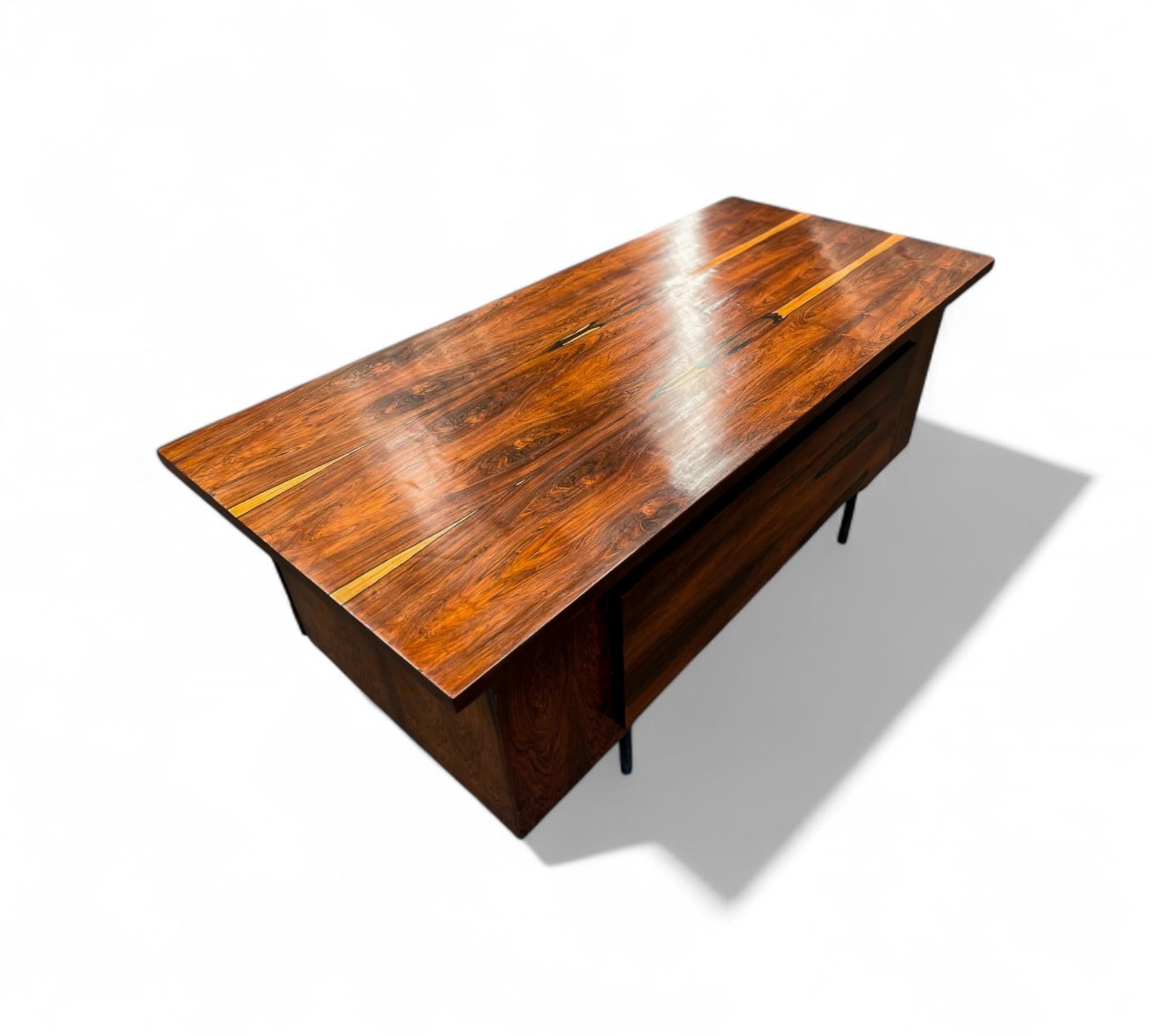 Bureau moderne du milieu du siècle avec 6 tiroirs en bois de feuillus et fer, Geraldo de Barros en vente 4