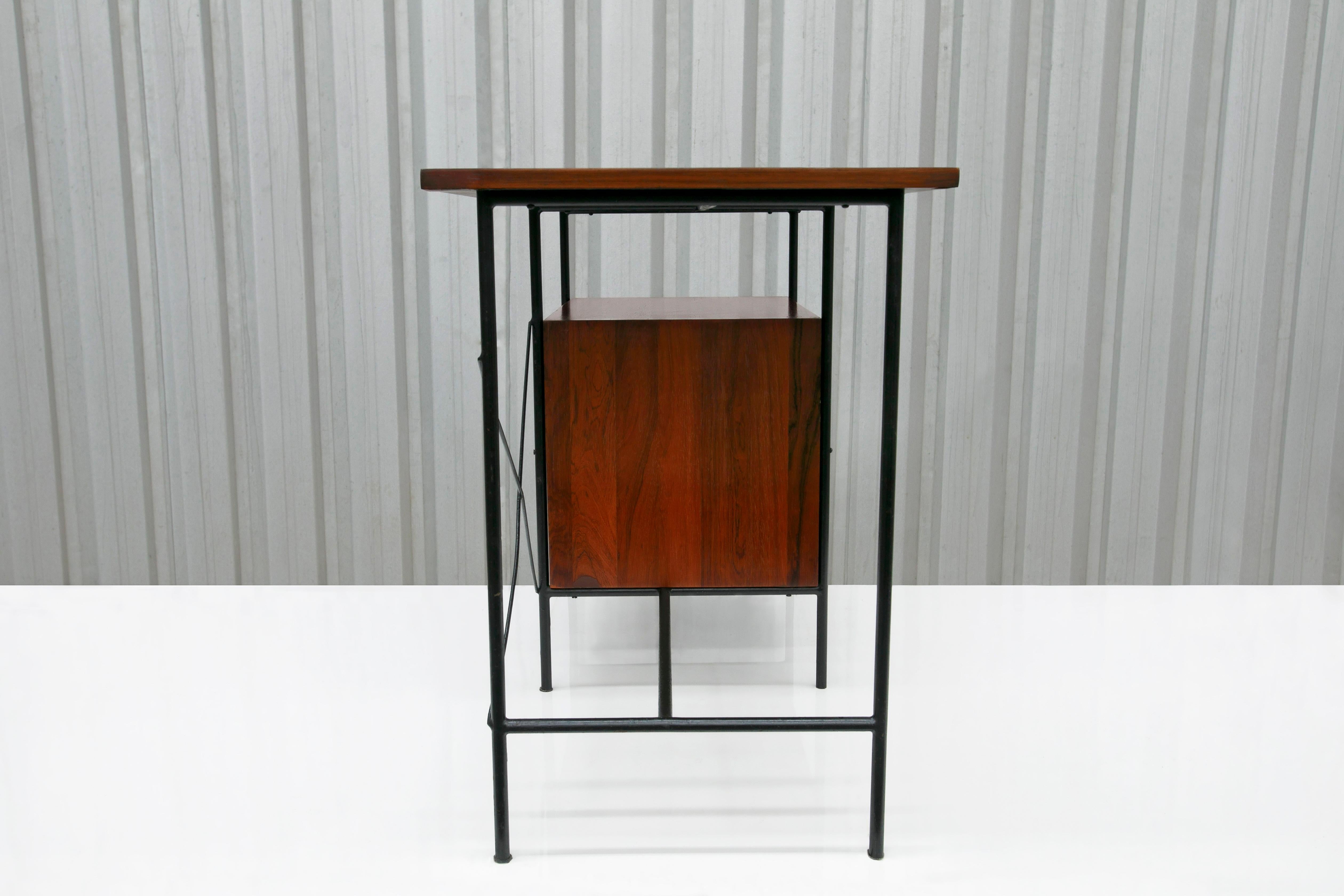 Hand-Painted Mid-Century Modern Desk with Armchair by Geraldo de Barros for Unilabor, Brazil For Sale