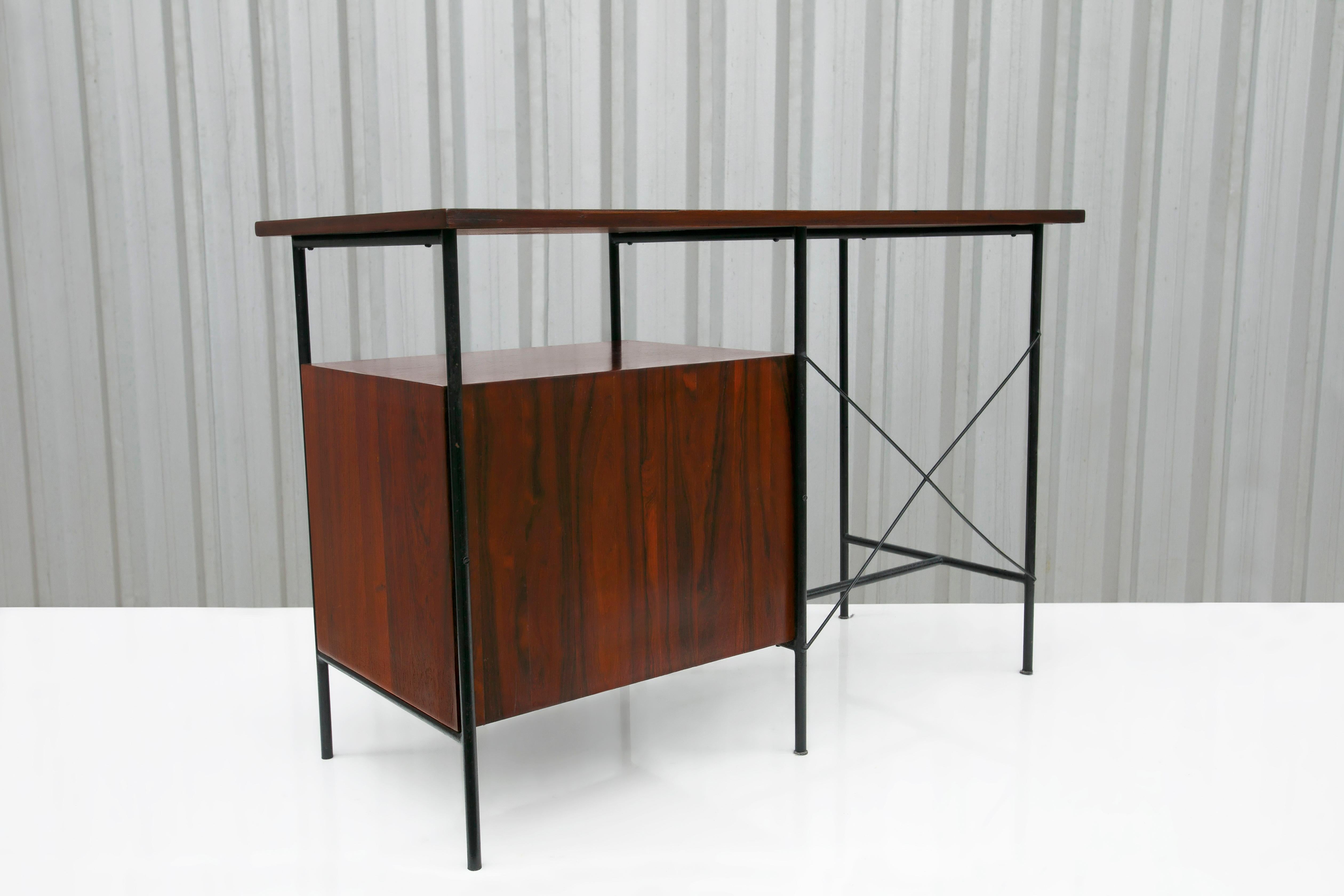 Mid-Century Modern Desk with Armchair by Geraldo de Barros for Unilabor, Brazil In Good Condition For Sale In New York, NY