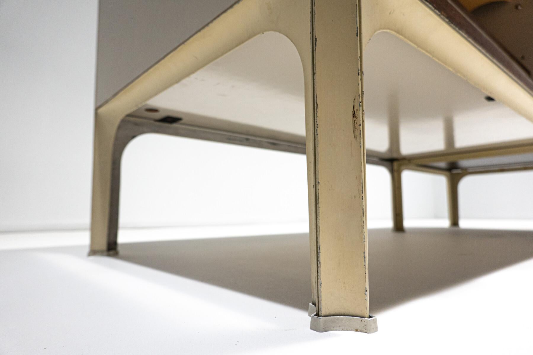 Mid-Century Modern-Schreibtisch mit Schiebeplatte von Raymond Loewy, 1960er Jahre (Mitte des 20. Jahrhunderts) im Angebot