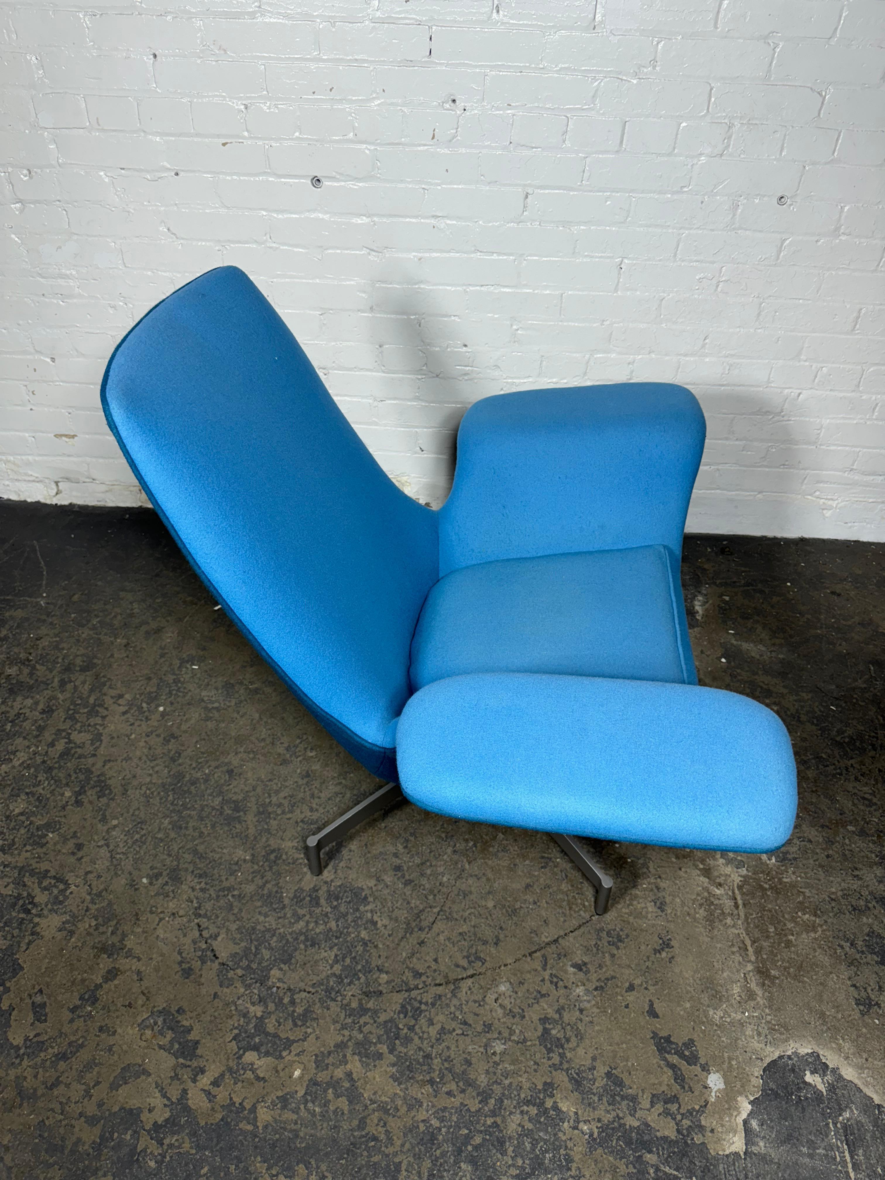 Acier inoxydable Fauteuil de salon pivotant ailé Dialogue HBF, moderne du milieu du siècle dernier en vente