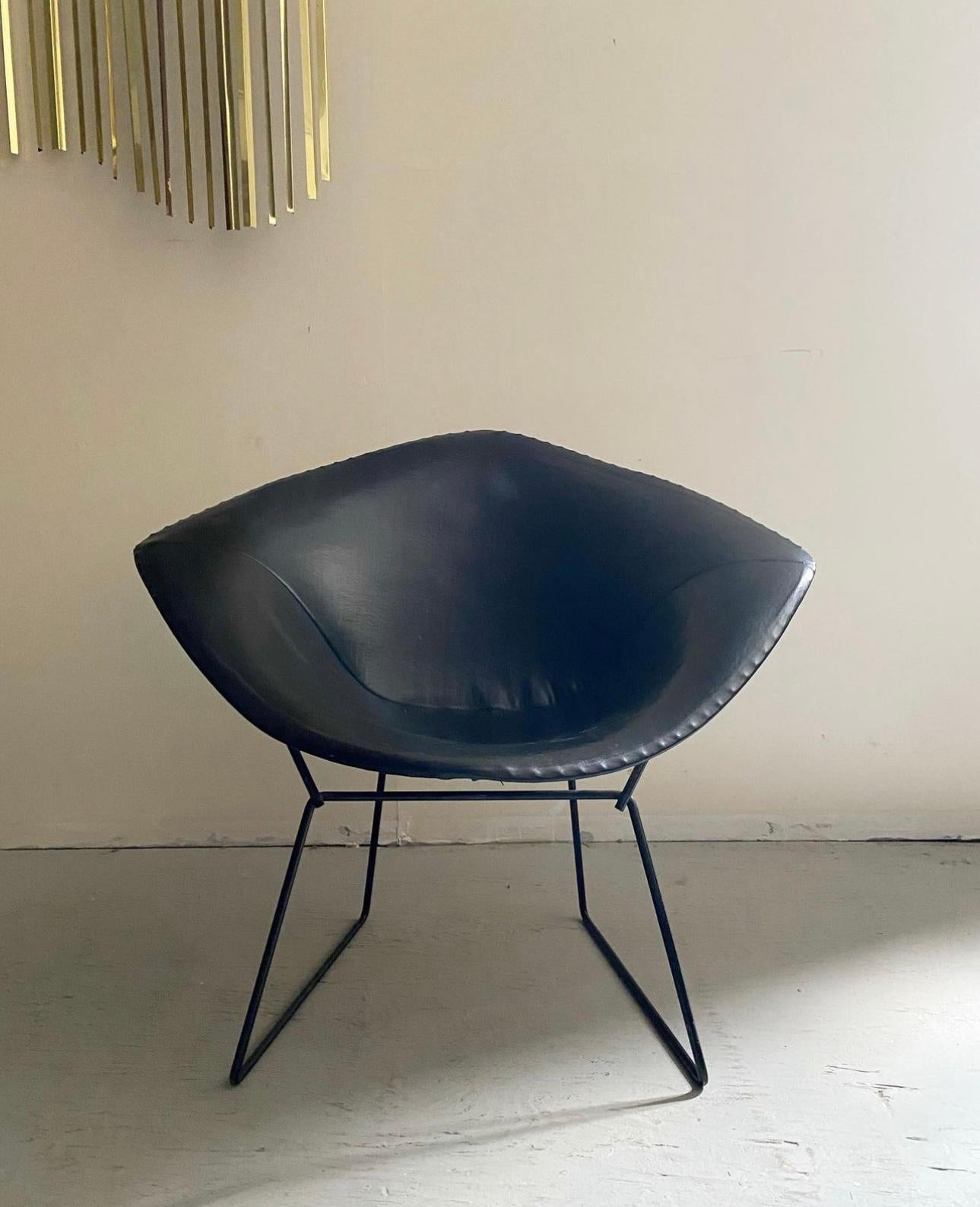 Mid-Century Modern “Diamond” Chairs Designed by Harry Bertoia for Knoll, a Pair In Good Condition For Sale In Union City, NJ