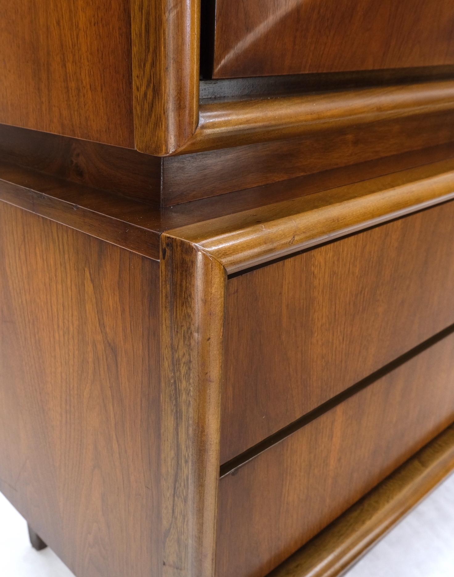 Mid-Century Modern Diamond Front Walnut 8 Drawers High Chest Dresser Cabinet  For Sale 3