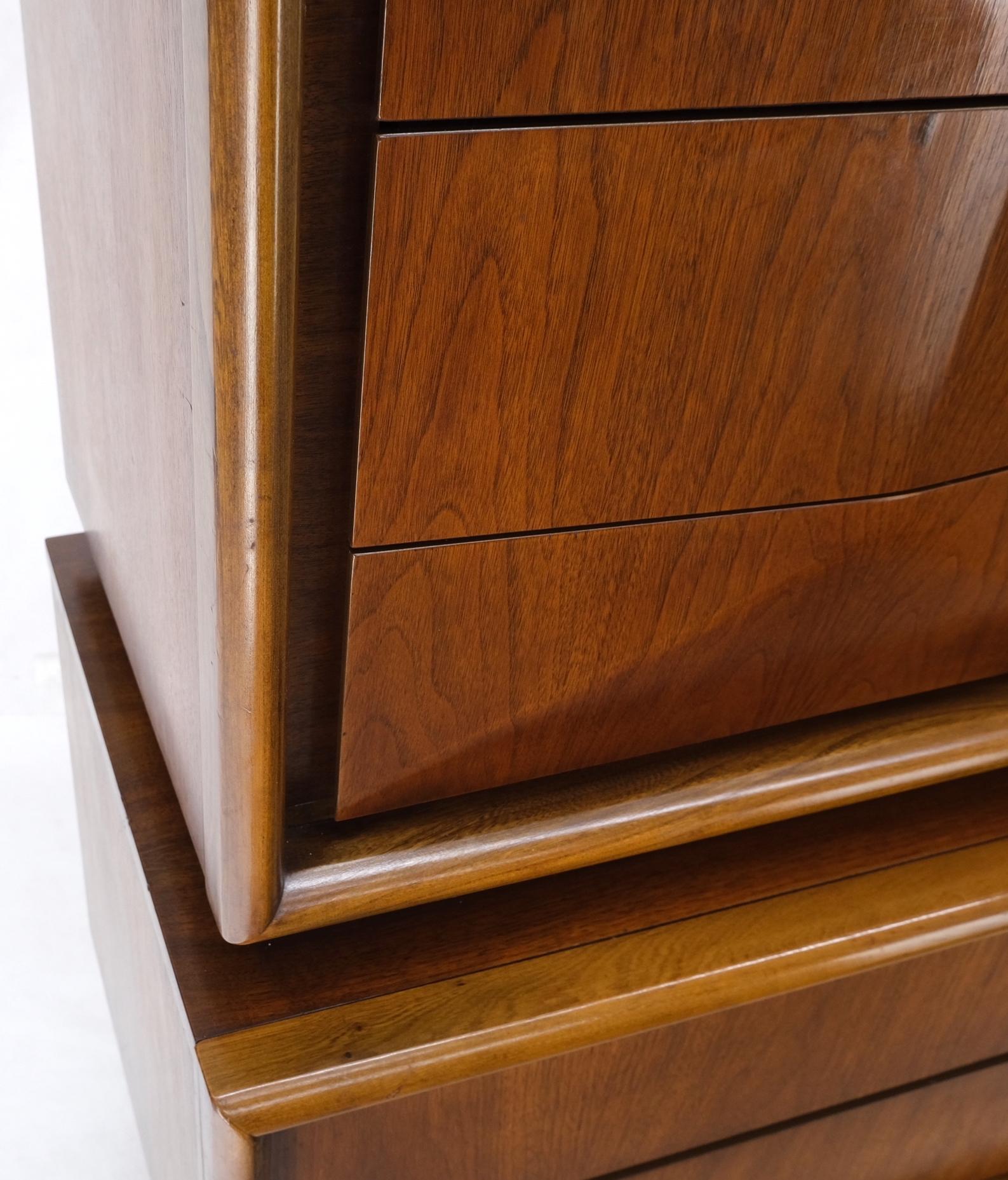 Mid-Century Modern Diamond Front Walnut 8 Drawers High Chest Dresser Cabinet  For Sale 2