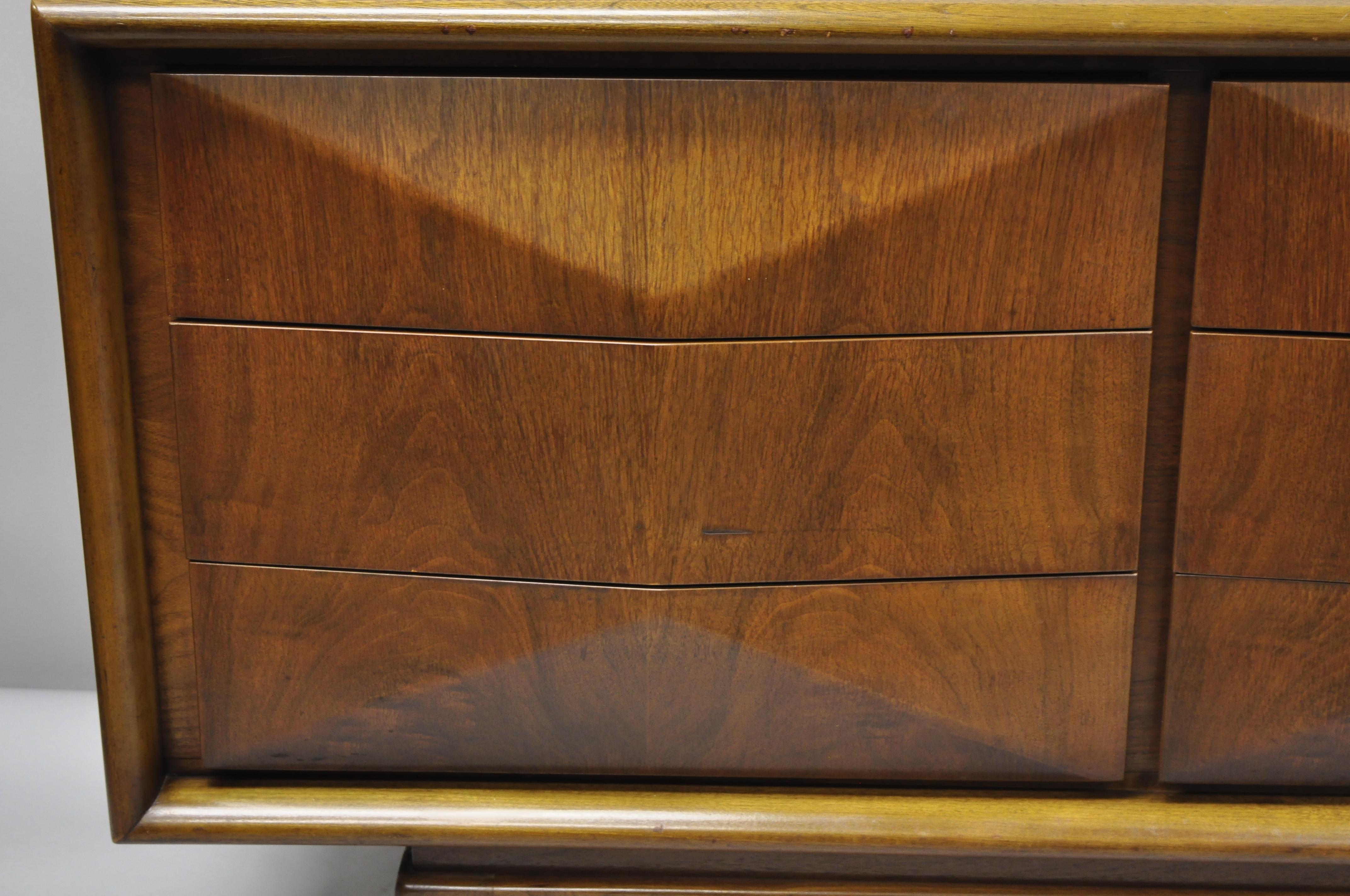 Mid-Century Modern Diamond Front Walnut Credenza Dresser by United Furniture In Good Condition In Philadelphia, PA
