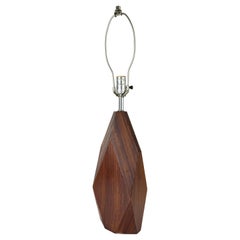 Mid Century Modern Diamond Shaped Teak Tischlampe
