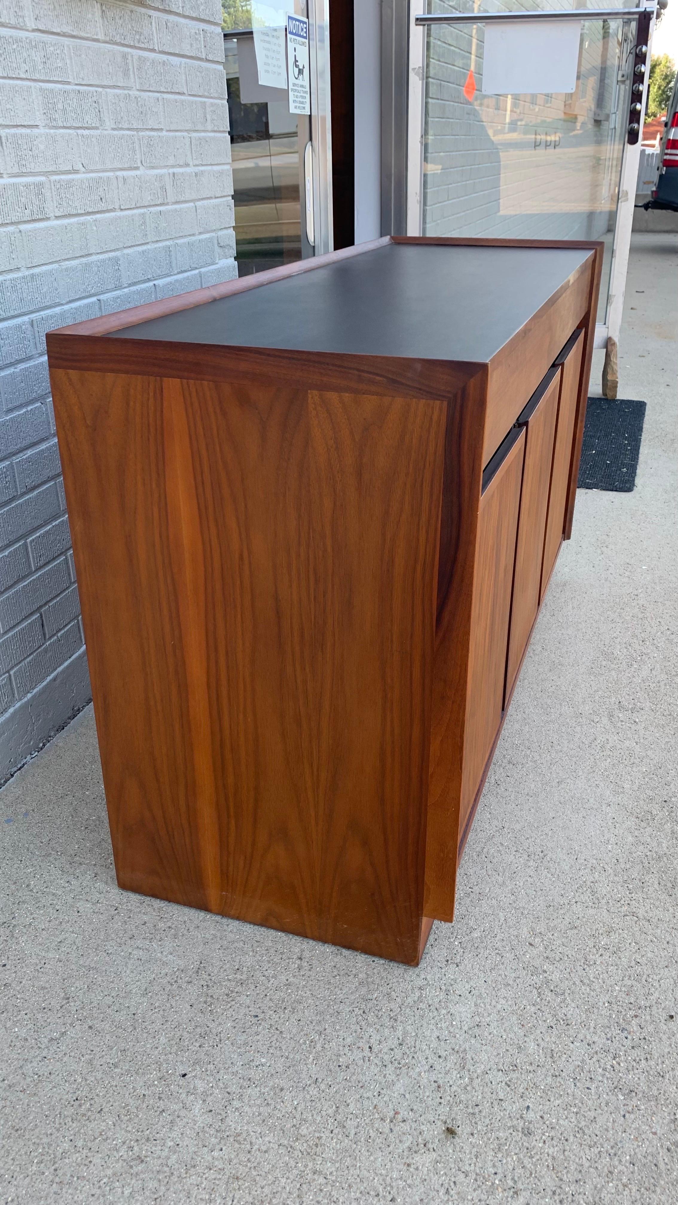 Credenza Dillingham moderna di metà secolo In condizioni buone in vendita a Wheat Ridge, CO