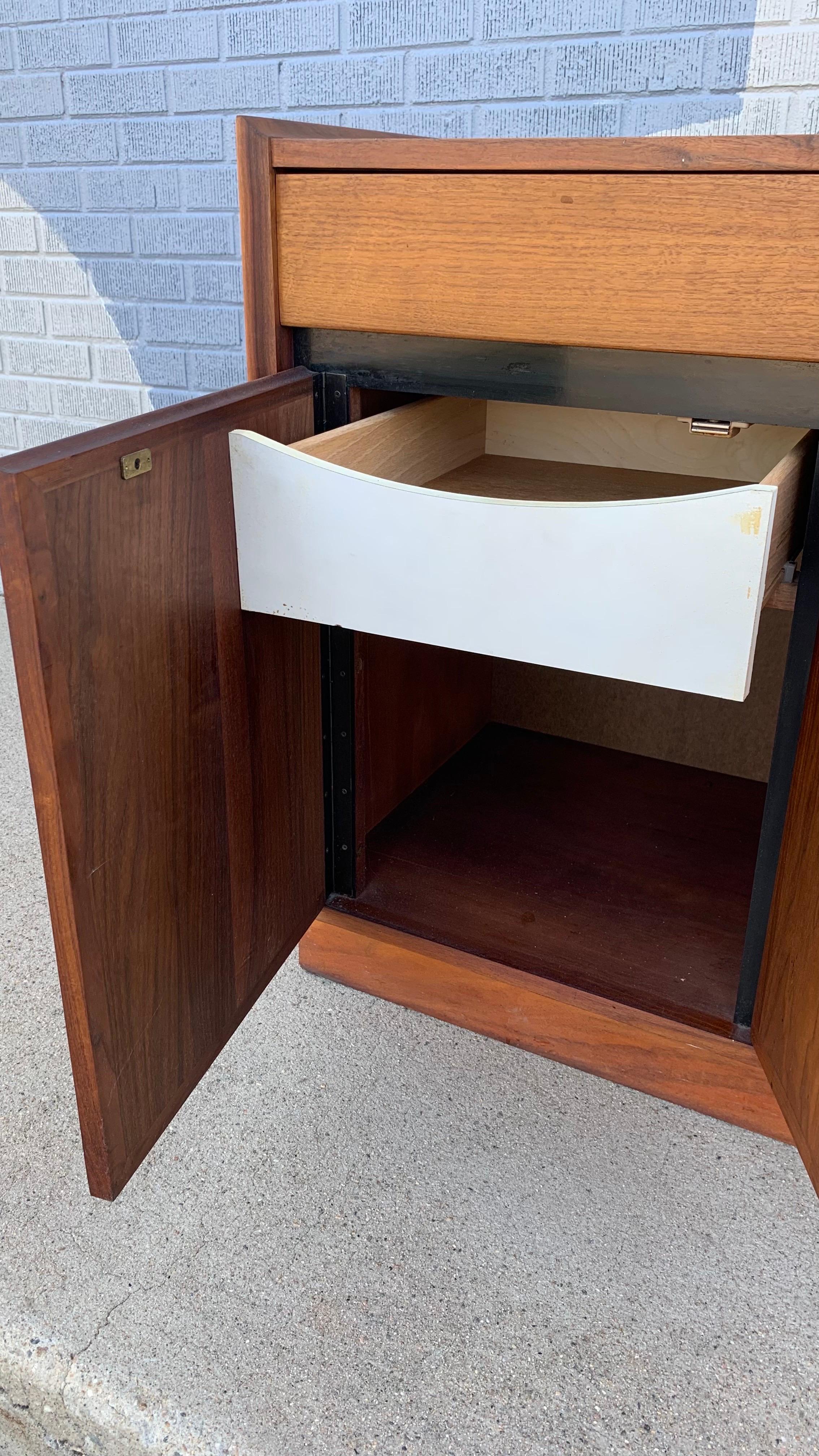 XX secolo Credenza Dillingham moderna di metà secolo in vendita