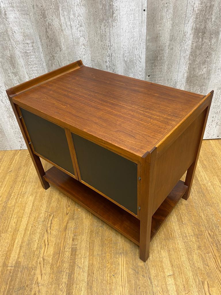 Mid-20th Century Mid-Century Modern Dillingham Walnut Record Cabinet /Side End Table For Sale
