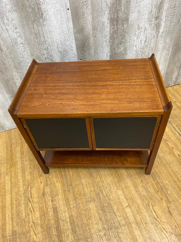 Mid-Century Modern Dillingham Walnut Record Cabinet /Side End Table For Sale 2