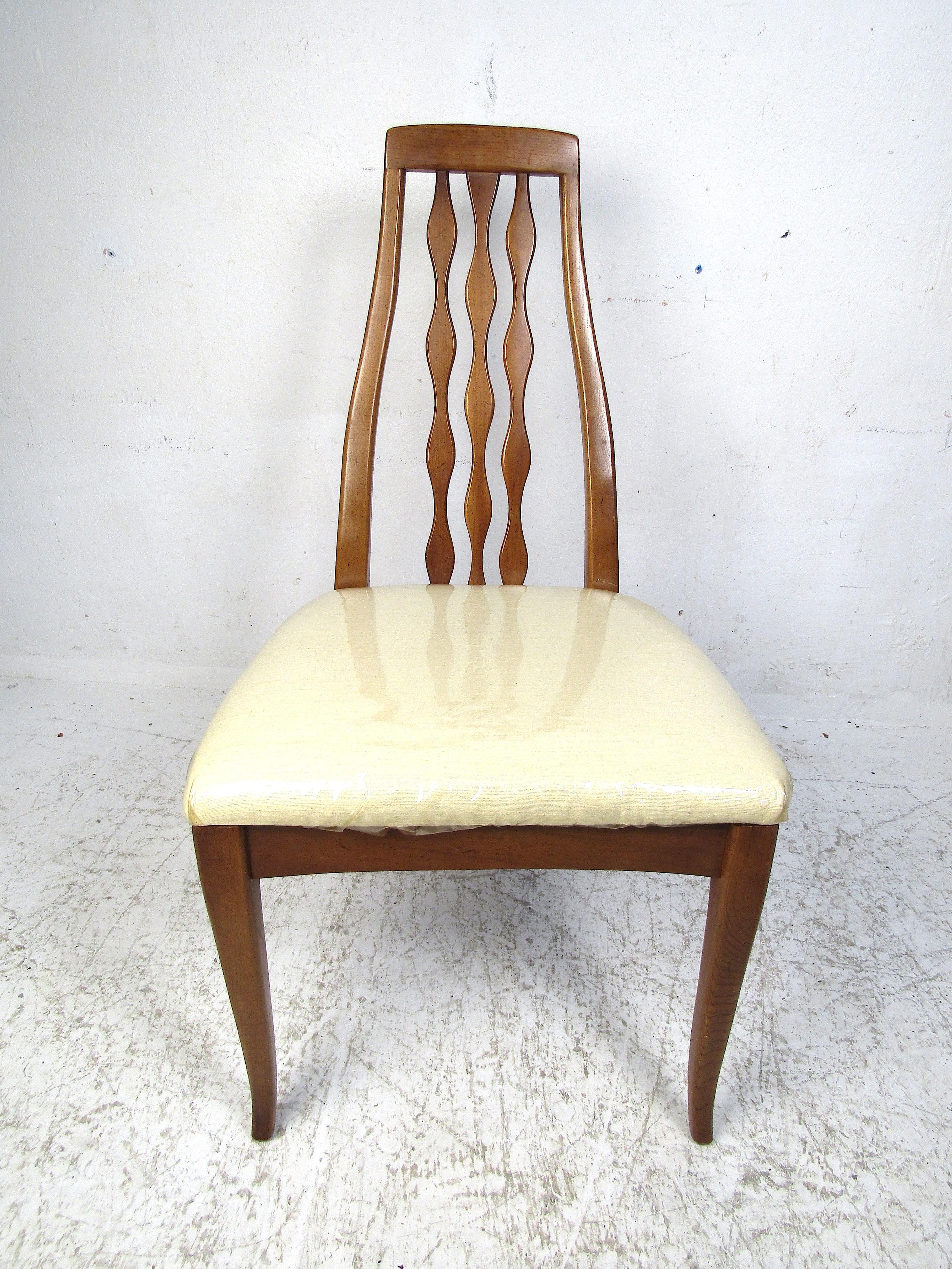 Mid-Century Modern Dining Chairs by American of Martinsville, Set of 6 In Good Condition For Sale In Brooklyn, NY