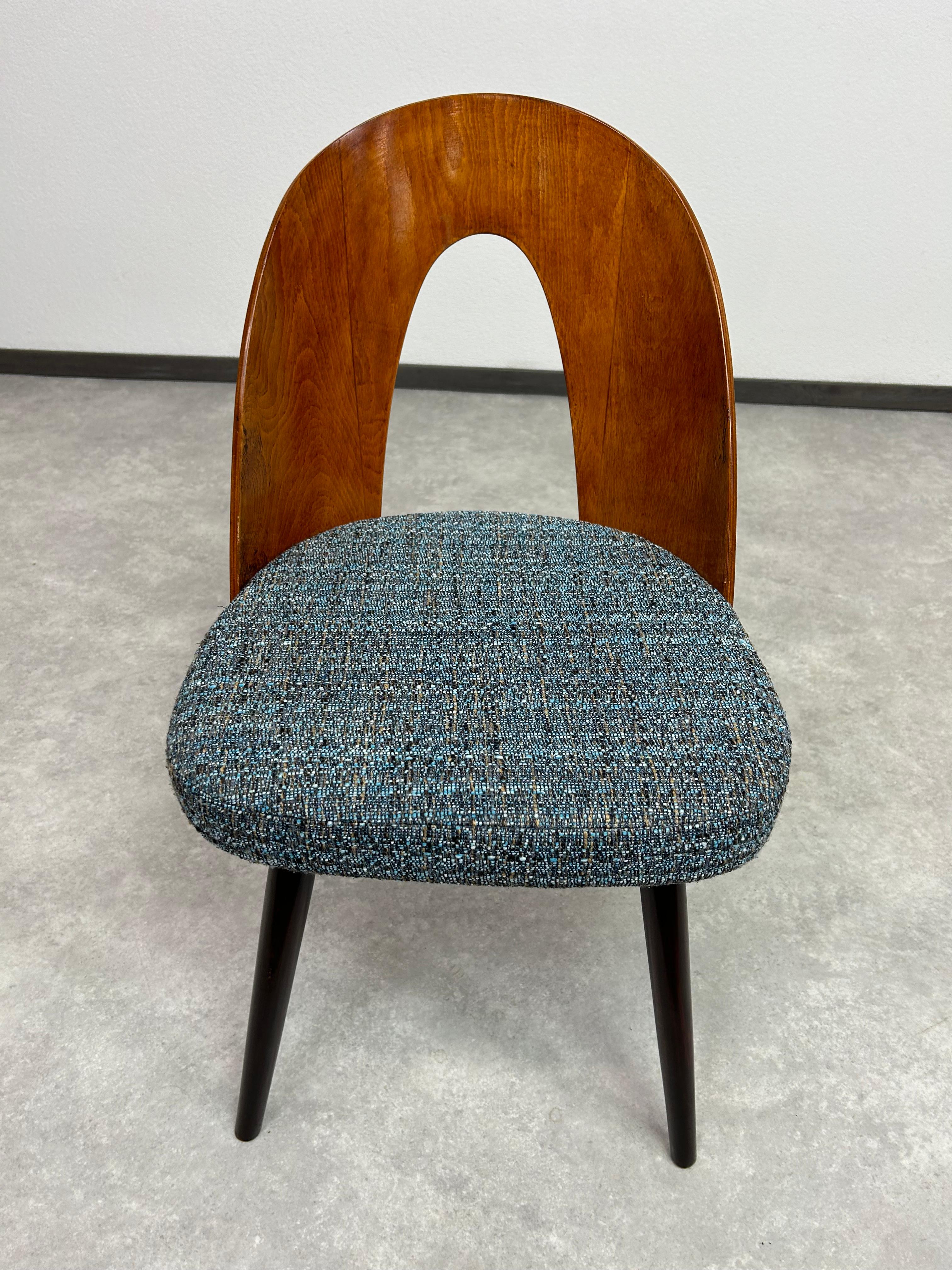 Czech Mid-century modern dining chairs by Antonín Šuman for Tatra nábytok Pravenec For Sale