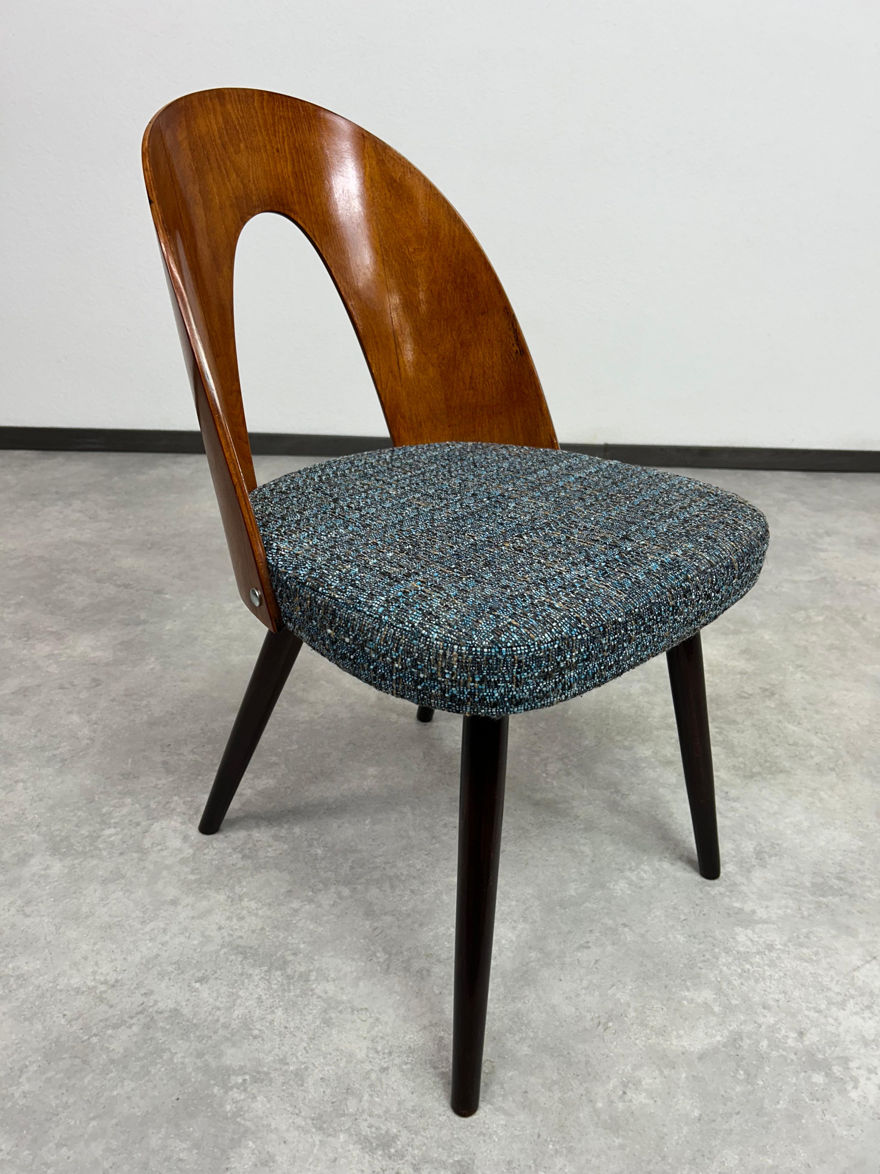 Mid-century modern dining chairs by Antonín Šuman for Tatra nábytok Pravenec In Excellent Condition For Sale In Banská Štiavnica, SK