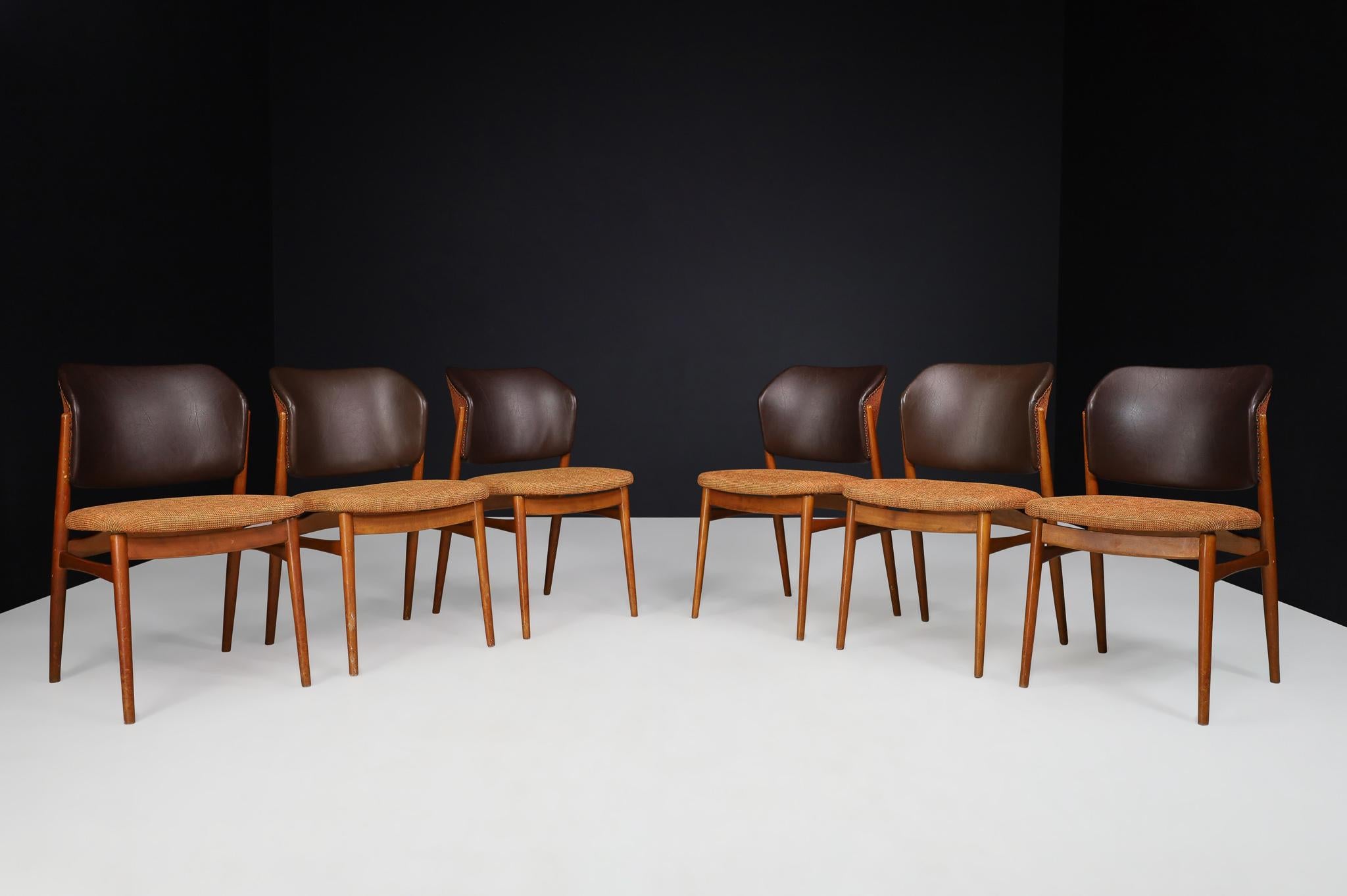 Sedie da pranzo moderne di metà secolo di Spahn Stadtlohn, Germania, anni '50

Questo set di sedie da pranzo del Mid-Century Modern, disegnate da Spahn, presenta una tappezzeria originale ed è in eccellenti condizioni vintage. Pur presentando lievi