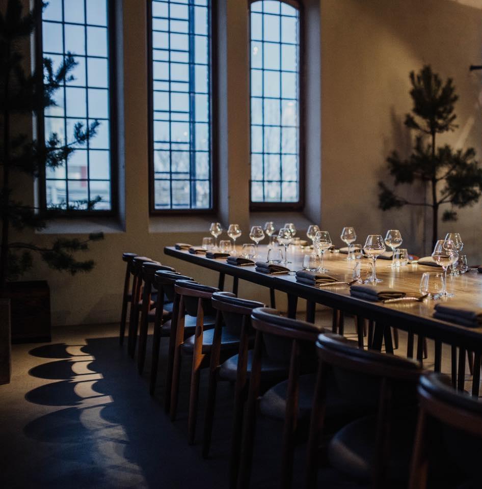 XXI secolo e contemporaneo Sedie da pranzo moderne di metà secolo, set di 8 pezzi in vendita
