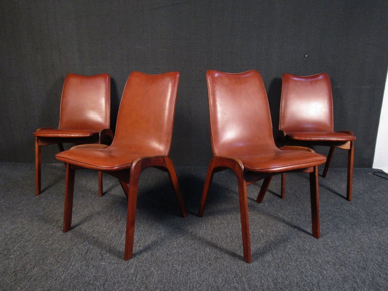 Mid-Century Modern Dining Chairs, Set of Four In Good Condition For Sale In Brooklyn, NY