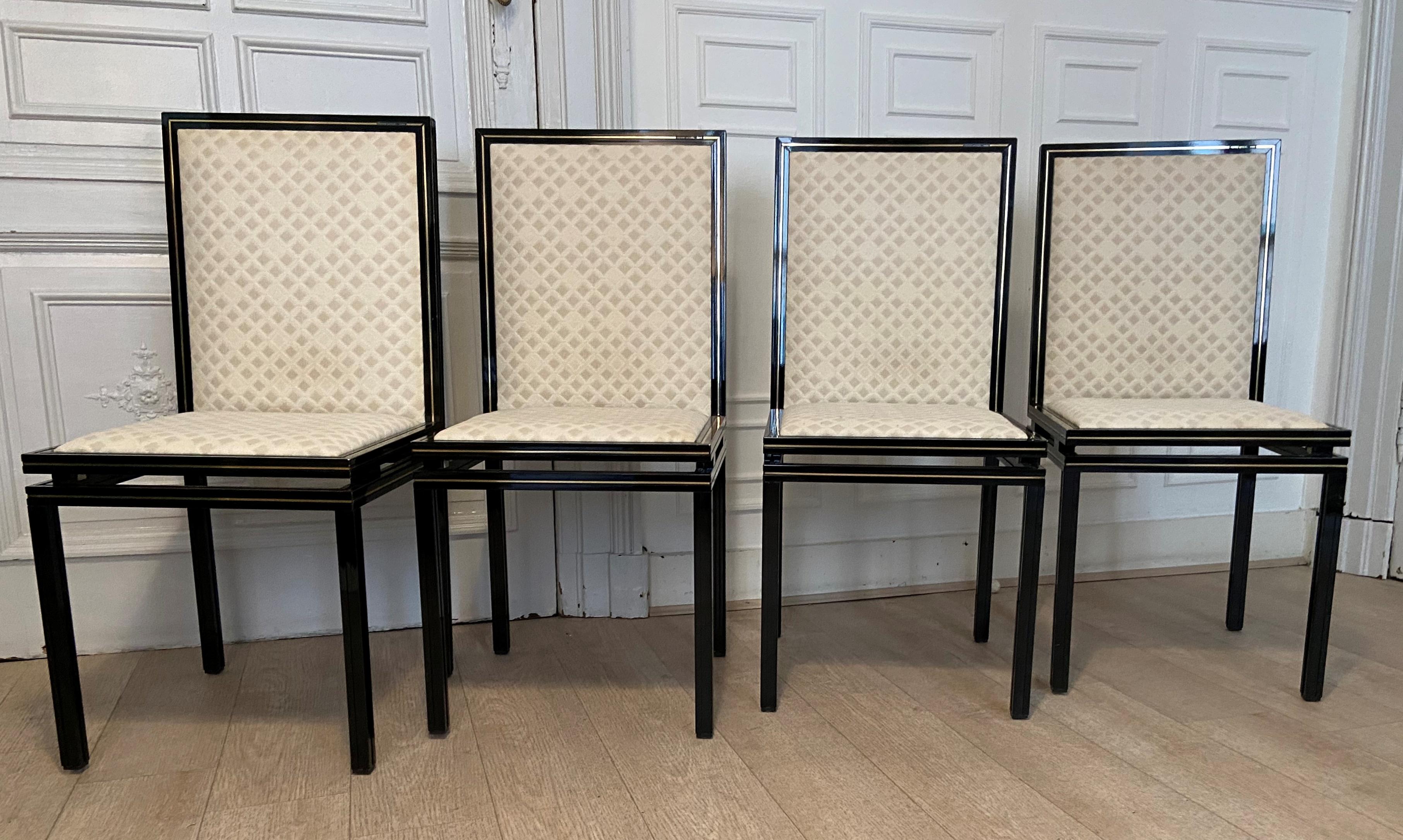 Moderne Esszimmerstühle aus der Mitte des Jahrhunderts von Pierre Vandel, Frankreich 1970er Jahre, 4er-Set (Moderne der Mitte des Jahrhunderts) im Angebot