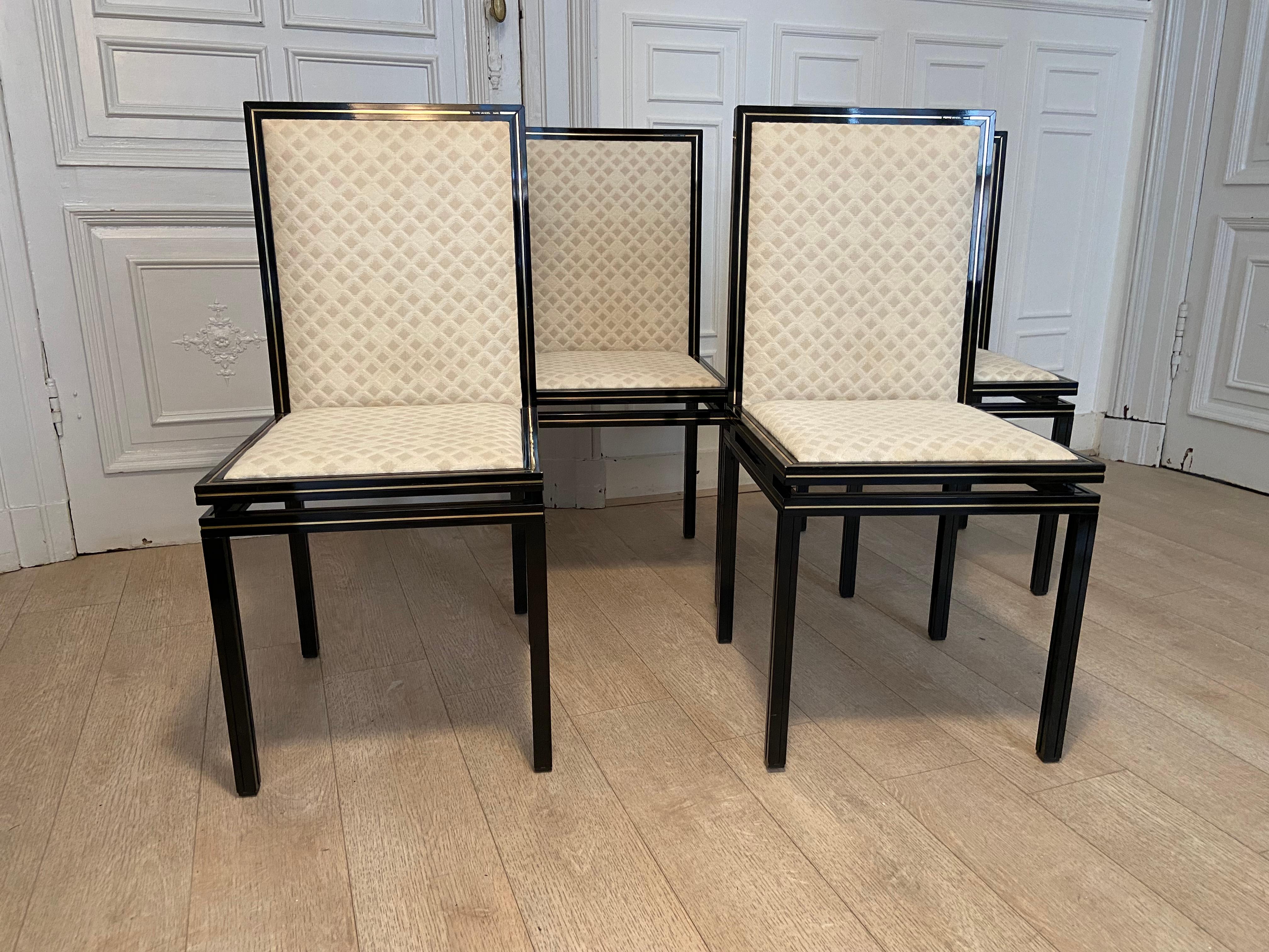 Moderne Esszimmerstühle aus der Mitte des Jahrhunderts von Pierre Vandel, Frankreich 1970er Jahre, 4er-Set (Französisch) im Angebot