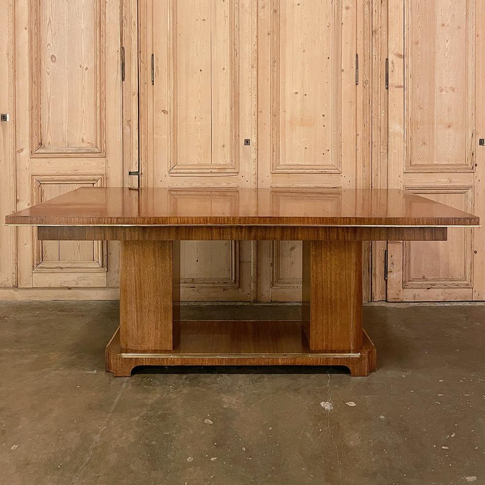 Das moderne Esszimmer-Ensemble von De Coene aus der Jahrhundertmitte ist ein seltener Fund eines renommierten Herstellers, der in seiner Gesamtheit als komplettes Set erhalten ist! Achtteiliges Set mit Tisch, sechs Stühlen und Buffet. Der Tisch