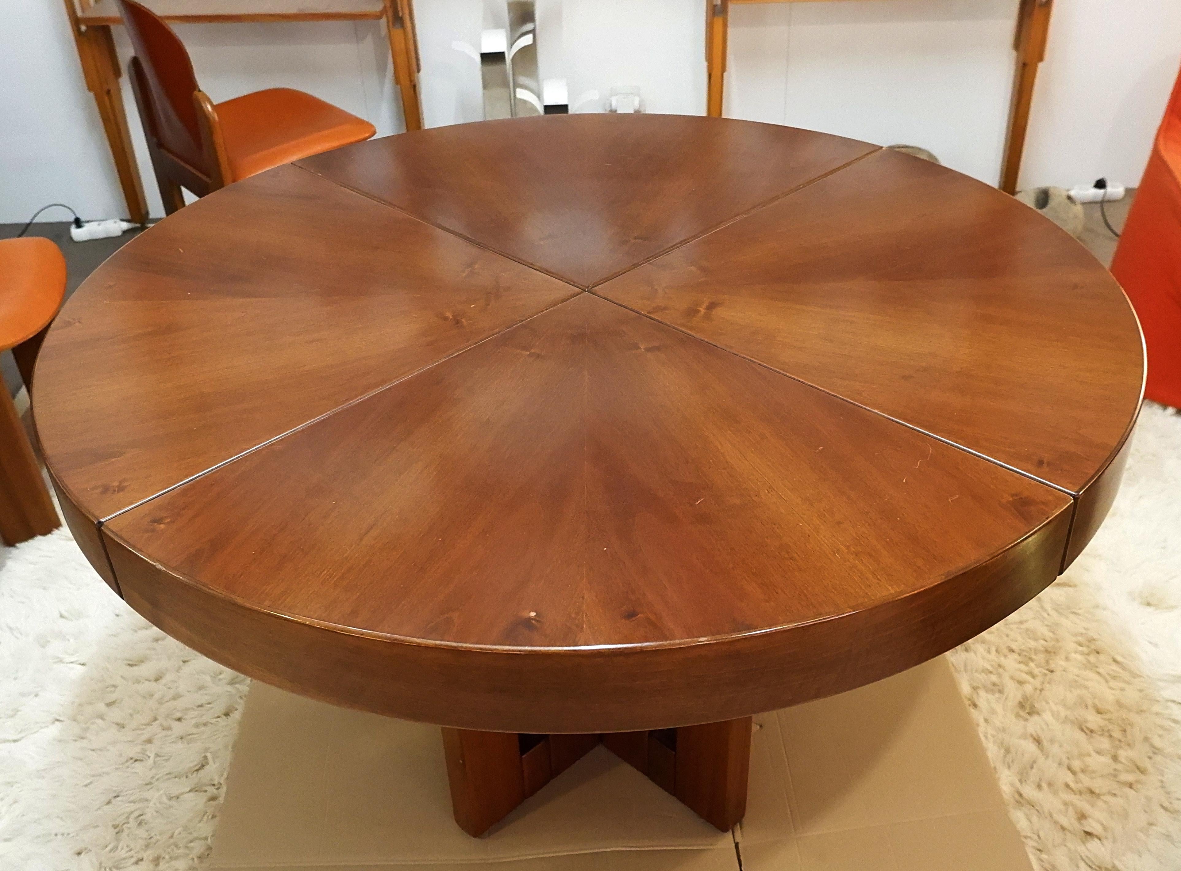 Mid-Century Modern Dining room extendable Table And 4 