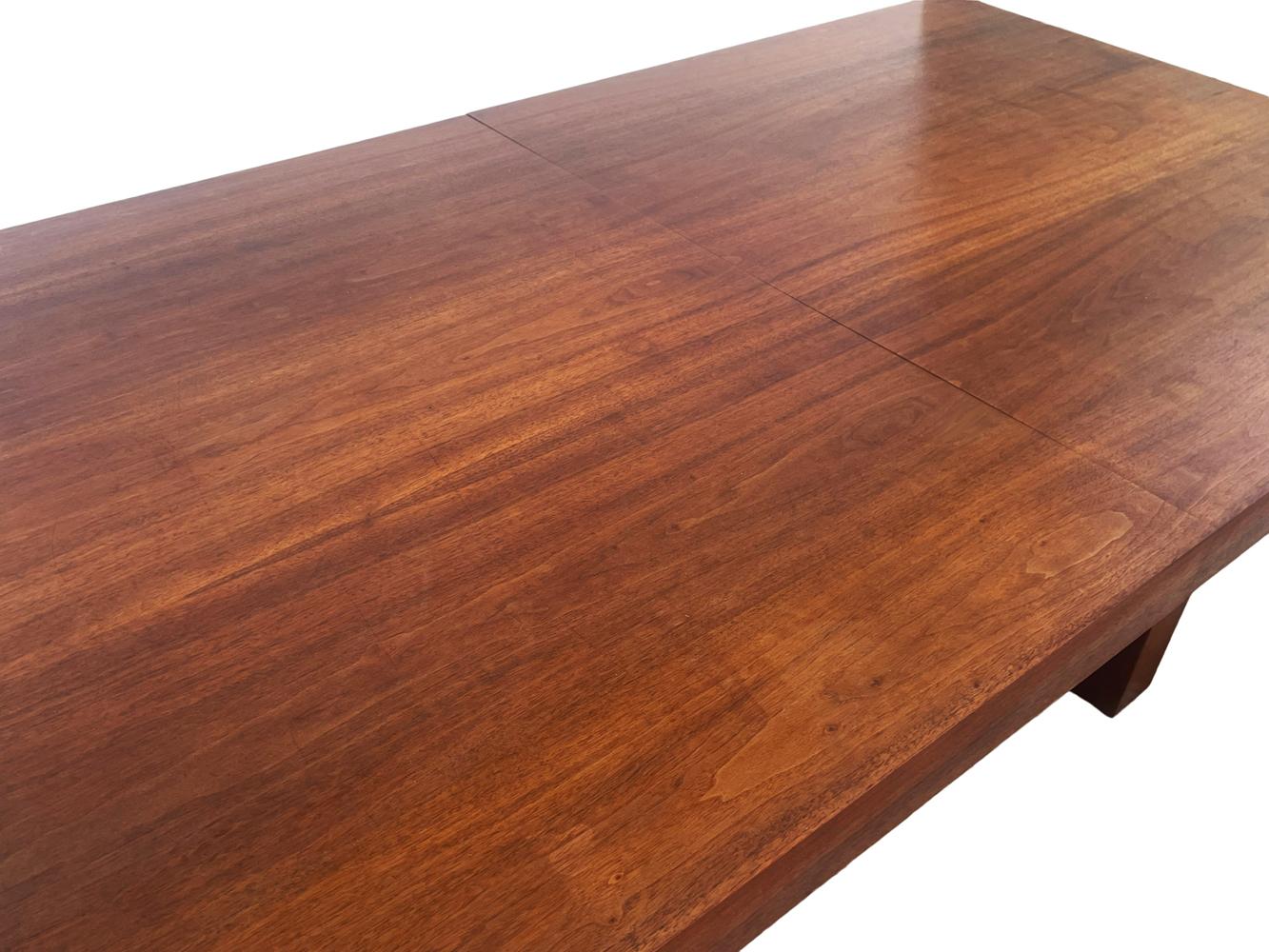 Mid Century Modern Dining Room Table in Walnut by Arthur Umanoff In Good Condition For Sale In Philadelphia, PA