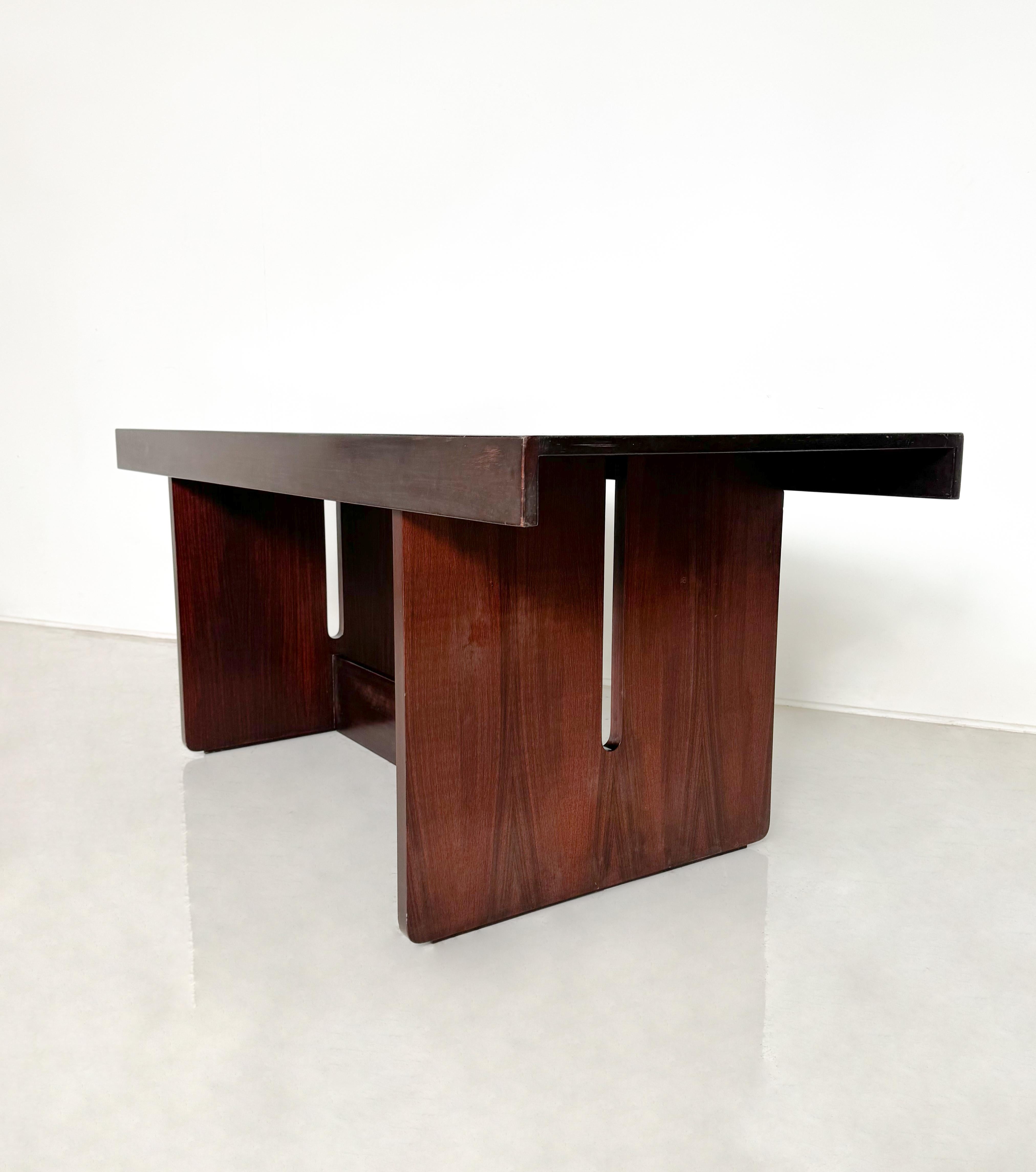 Moderner Esszimmertisch aus der Mitte des Jahrhunderts, Holz, Italienisch, 1960er Jahre (Mitte des 20. Jahrhunderts) im Angebot