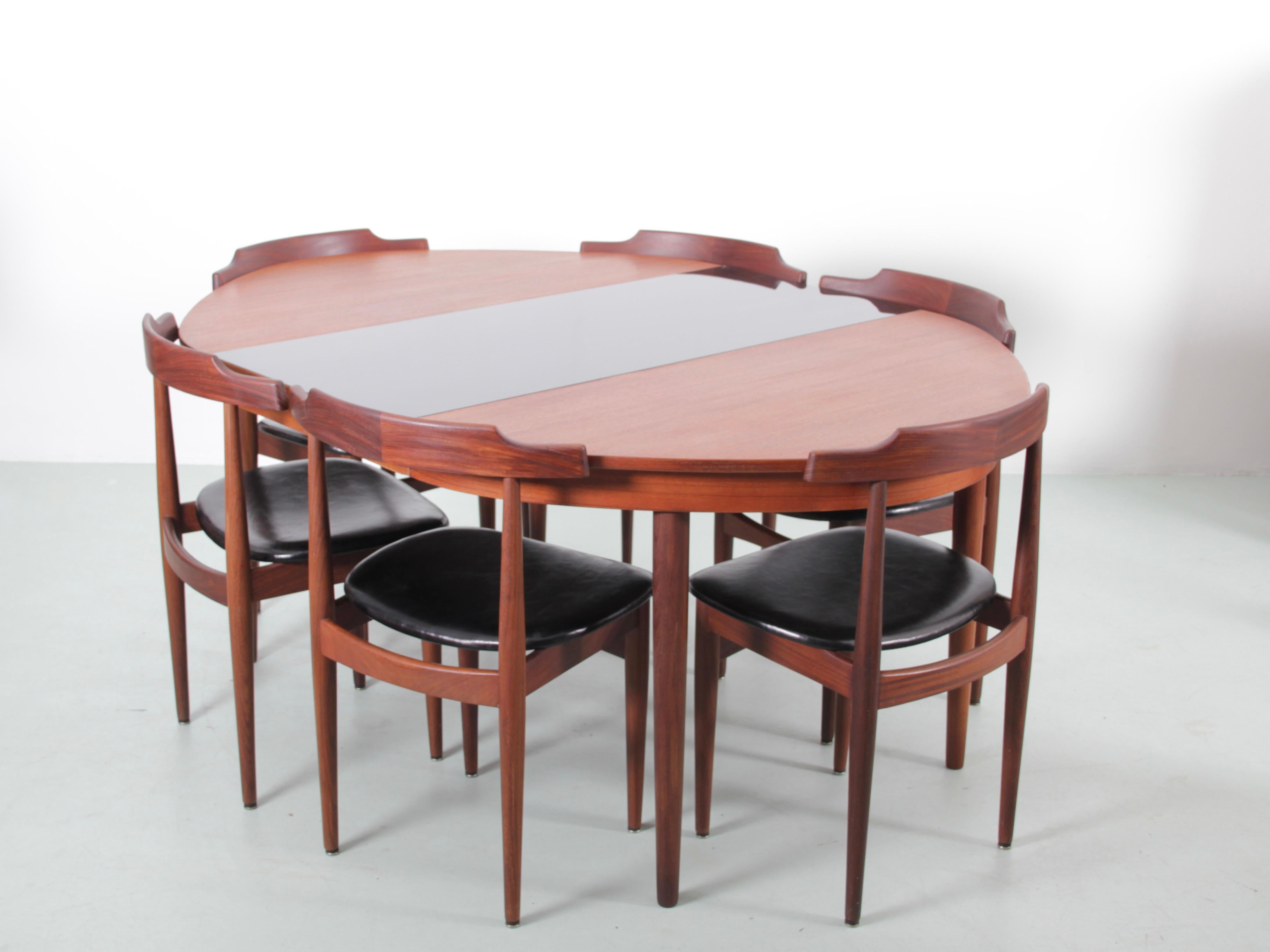 Mid-Century Modern dining set by Hans Olsen for Frem Rojle. Table with 1 extra leave. 6 chairs with new upholstery in black leather.