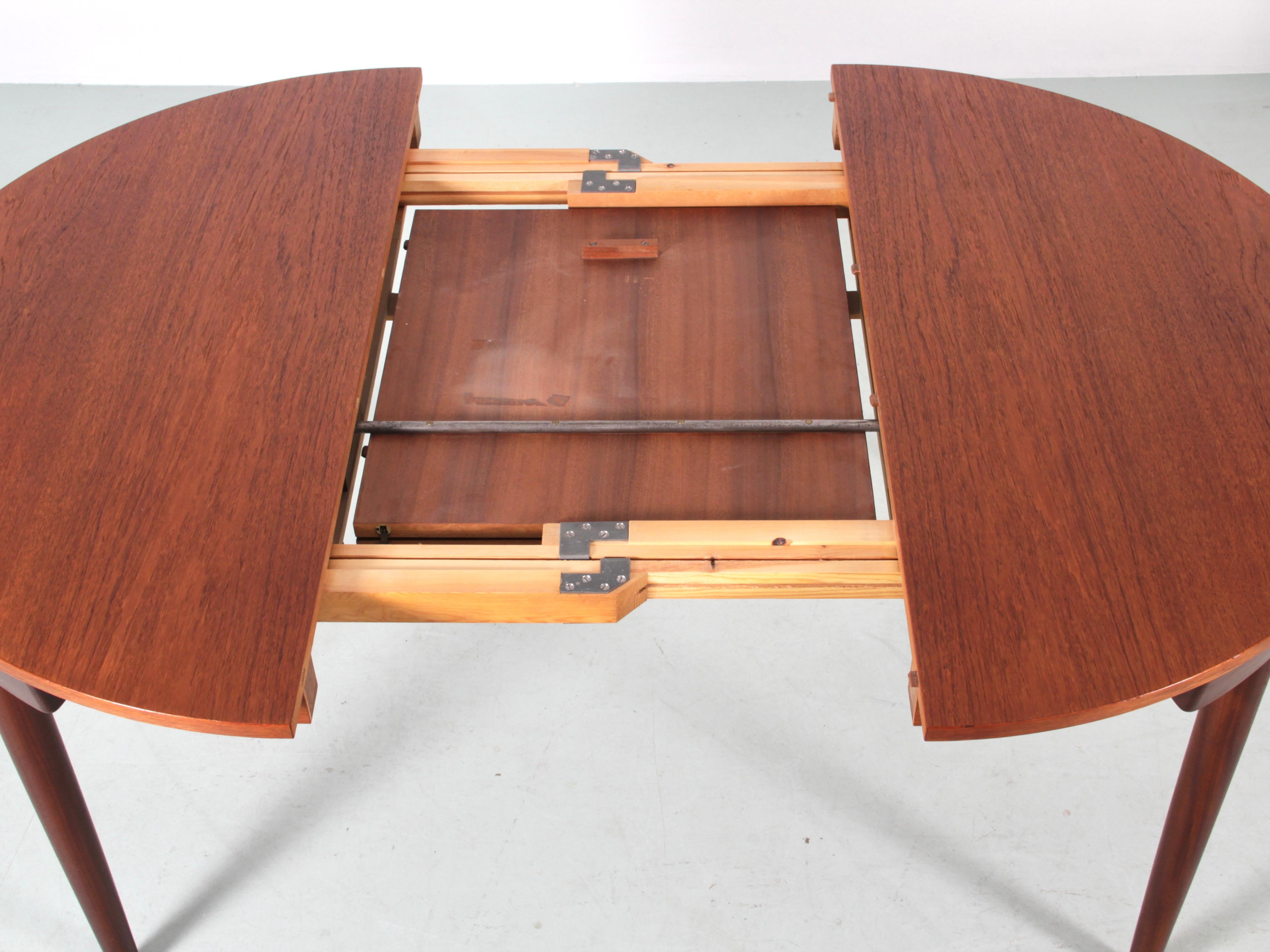 Mid-20th Century Mid-Century Modern dining set by Hans Olsen for Frem Rojle.