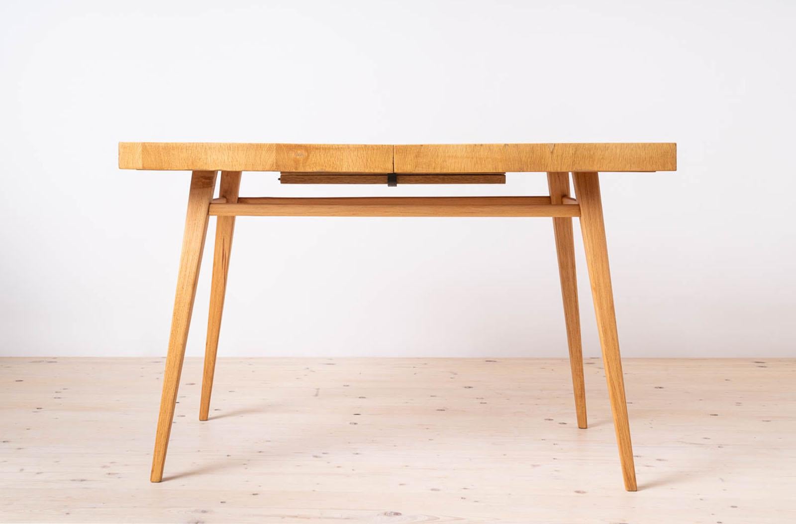 Ensemble de salle à manger moderne du milieu du siècle, table extensible et 4 chaises A. Šuman, 1960 en vente 6