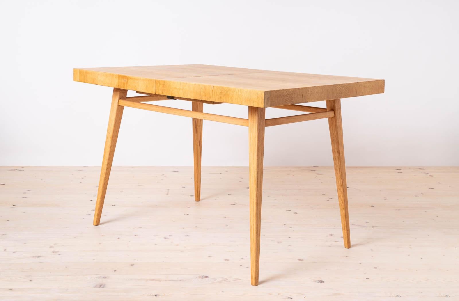 Ensemble de salle à manger moderne du milieu du siècle, table extensible et 4 chaises A. Šuman, 1960 en vente 7