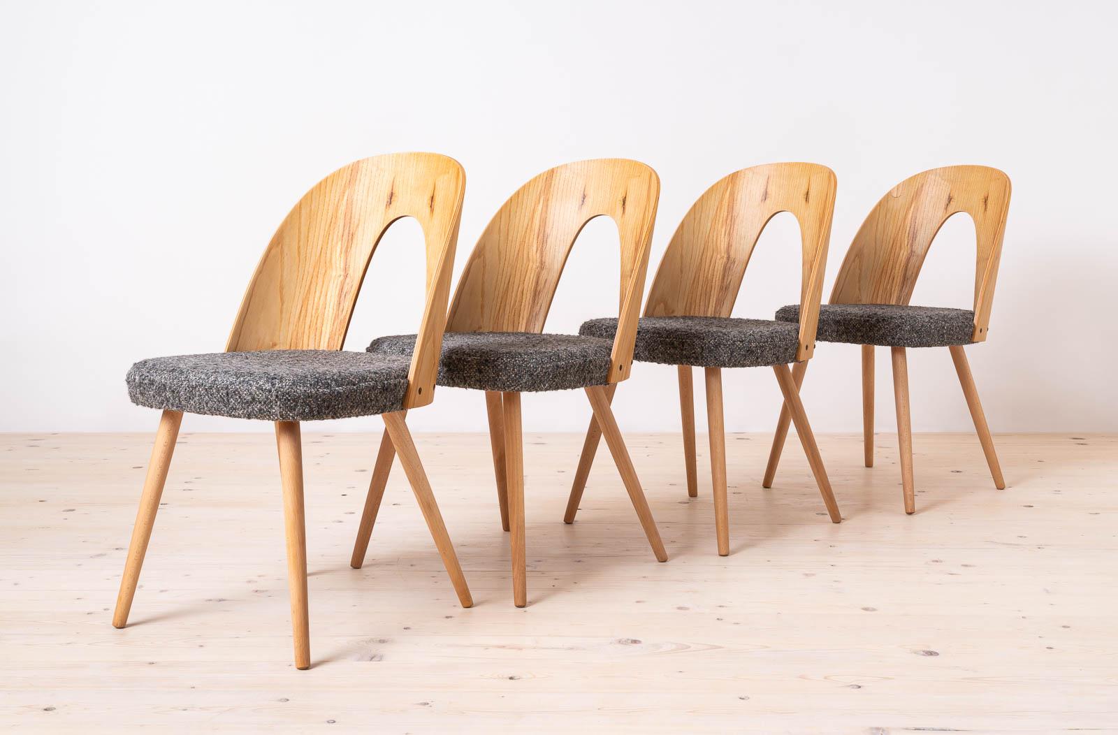 Tchèque Ensemble de salle à manger moderne du milieu du siècle, table extensible et 4 chaises A. Šuman, 1960 en vente