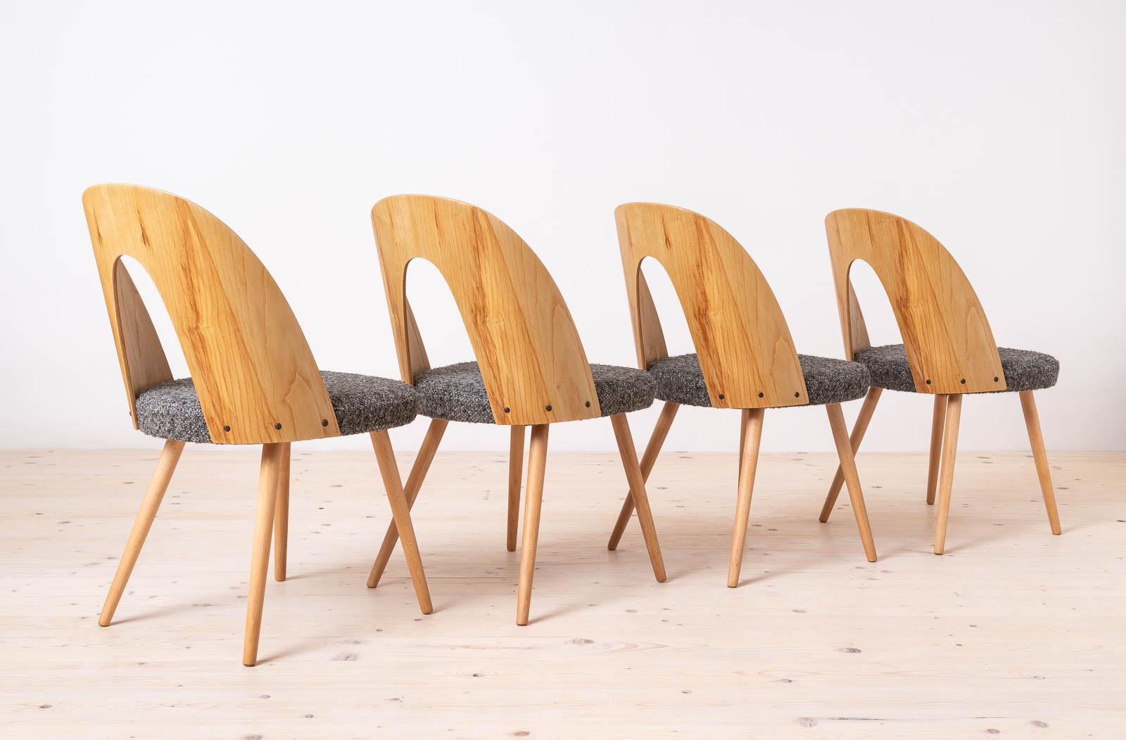 Huilé Ensemble de salle à manger moderne du milieu du siècle, table extensible et 4 chaises A. Šuman, 1960 en vente