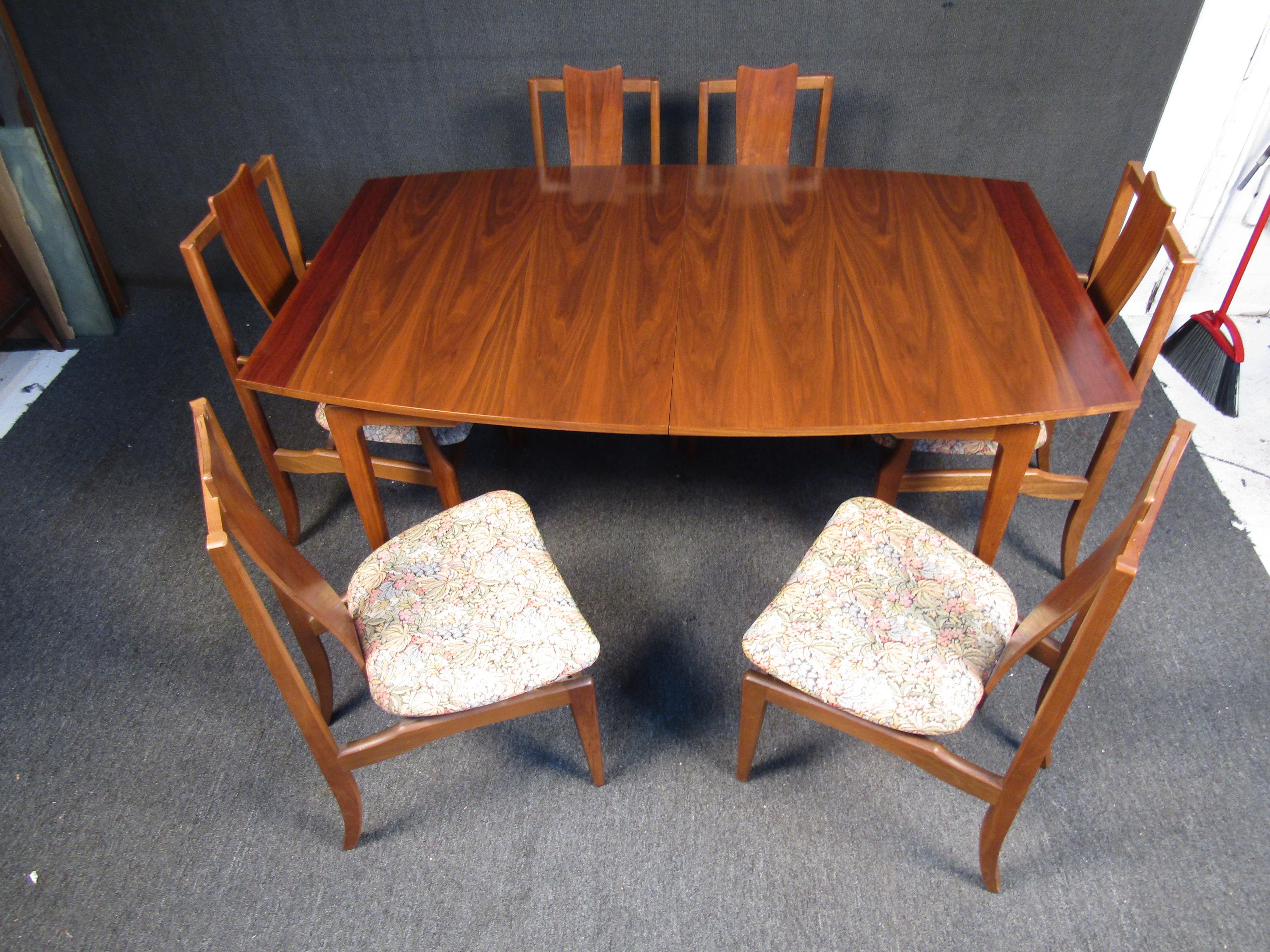 Mid-Century Modern Dining Set In Good Condition For Sale In Brooklyn, NY